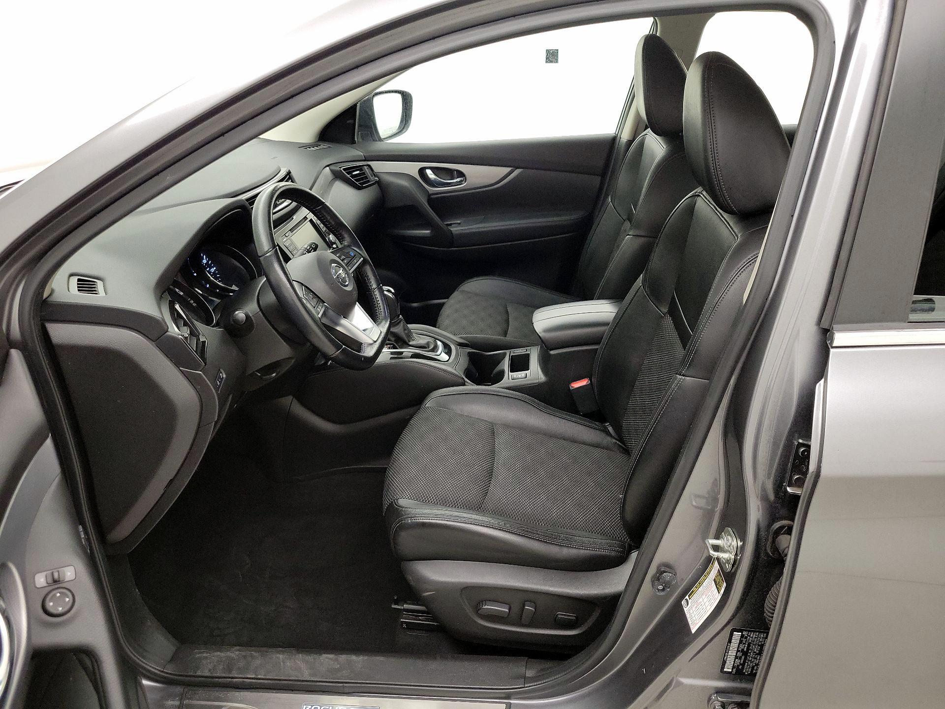 Thumbnail: 2020 Nissan Rogue Sport - 11