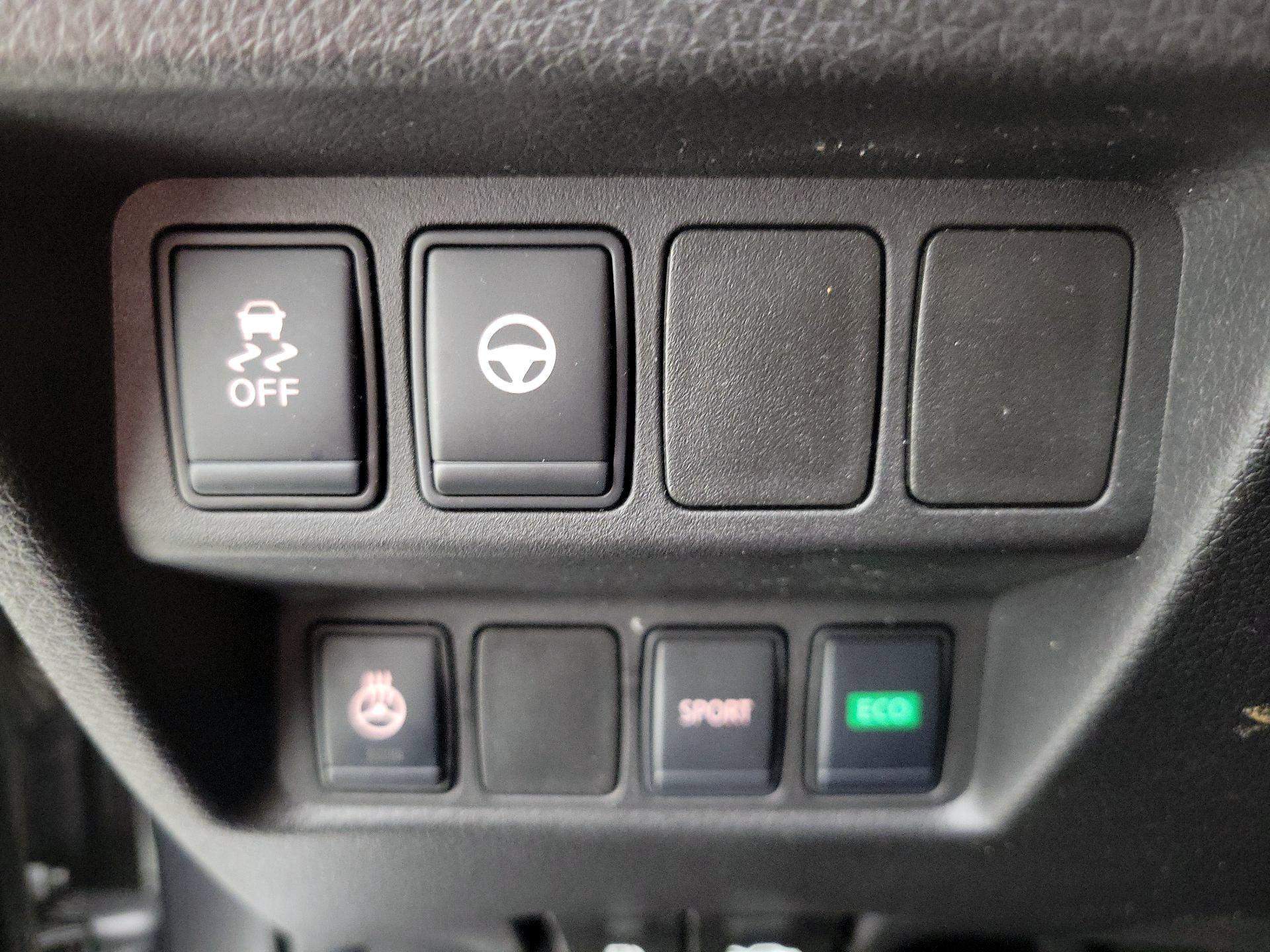 Thumbnail: 2020 Nissan Rogue Sport - 13