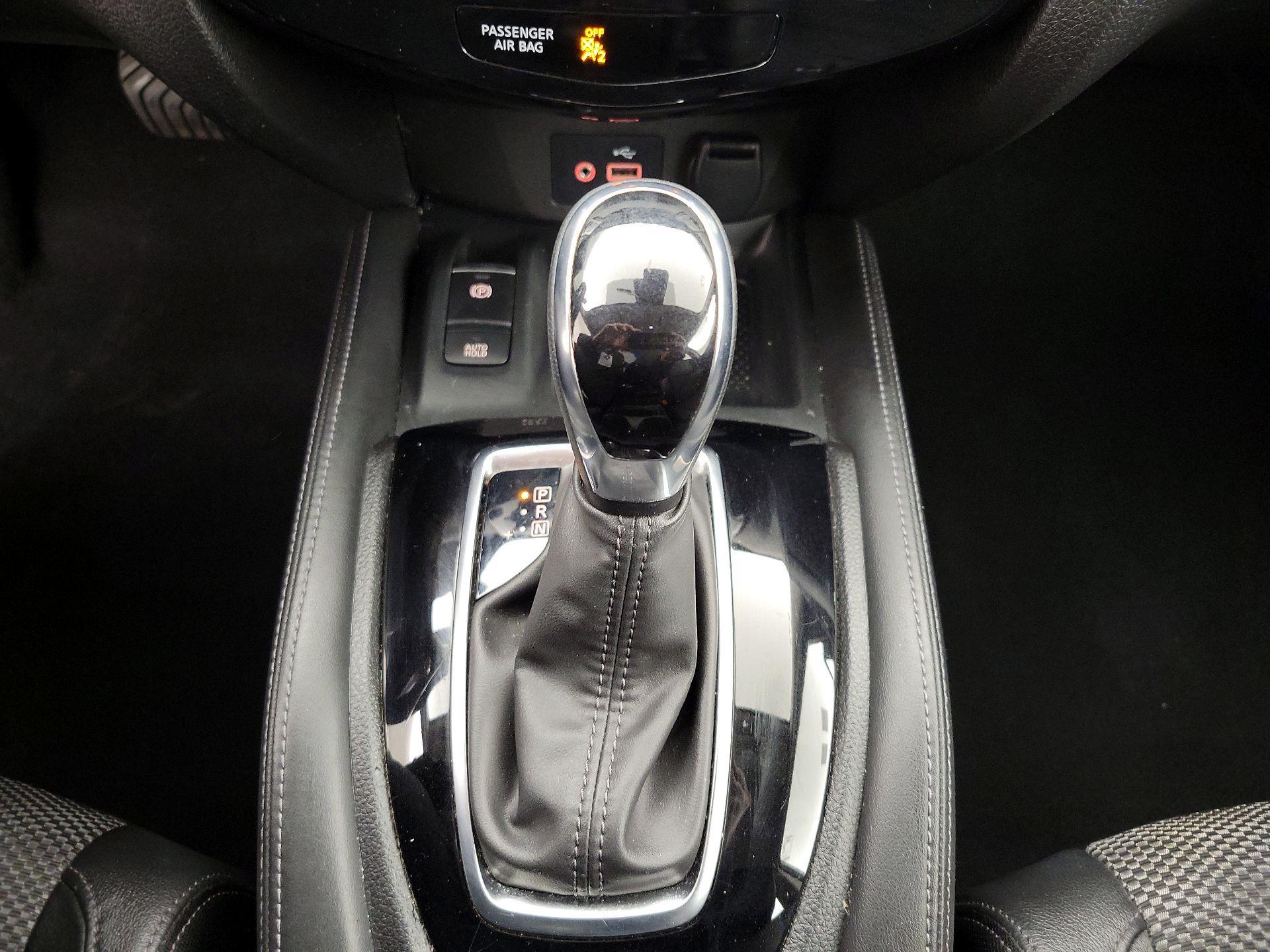 Thumbnail: 2020 Nissan Rogue Sport - 17