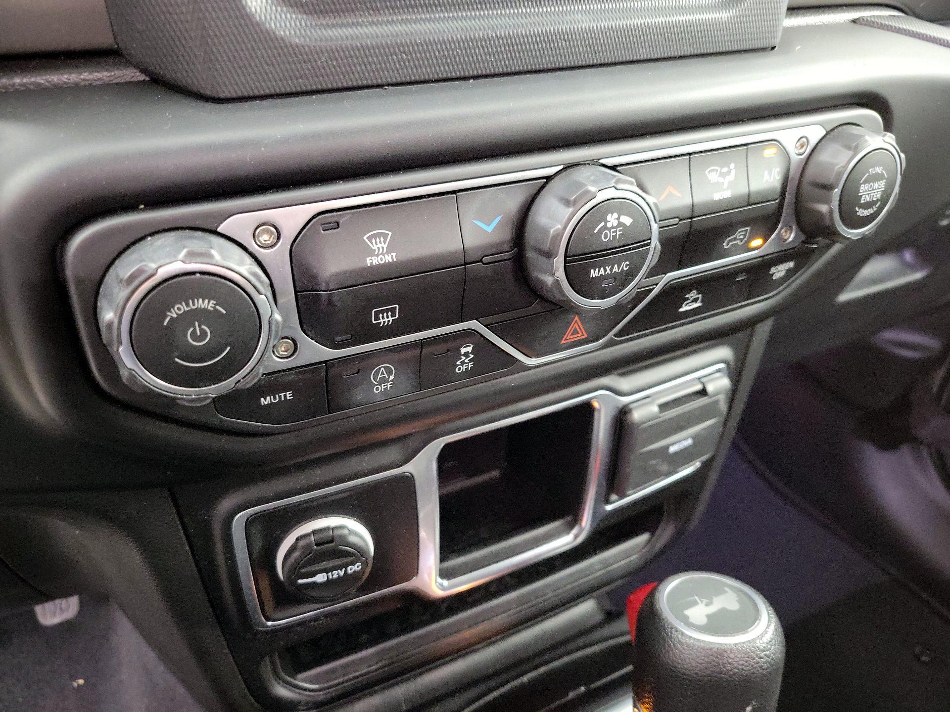 Thumbnail: 2022 Jeep Wrangler - 17