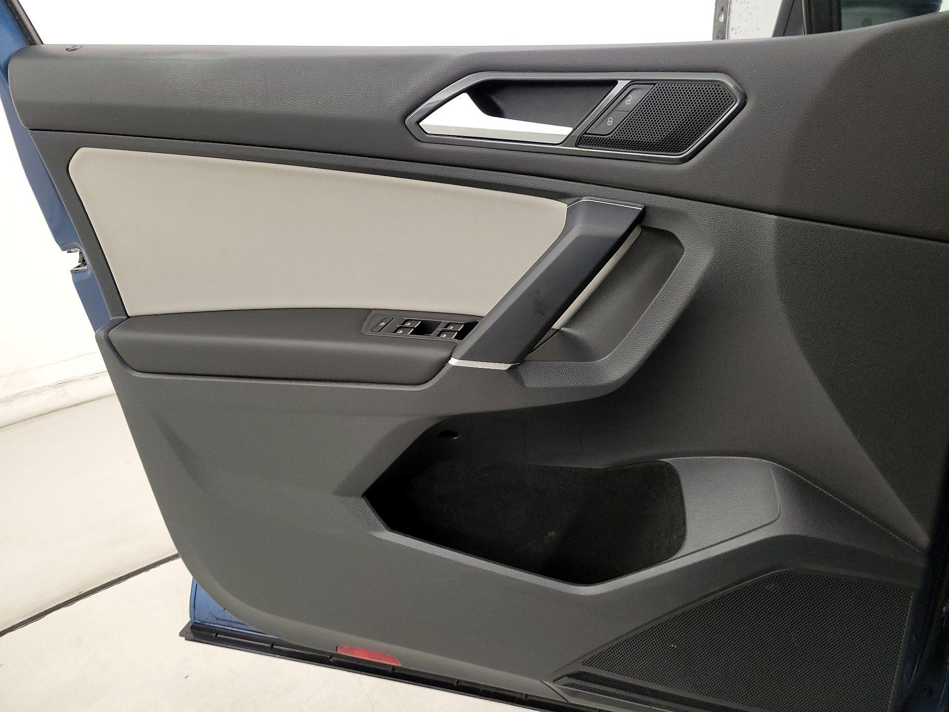 Thumbnail: 2018 Volkswagen Tiguan - 12