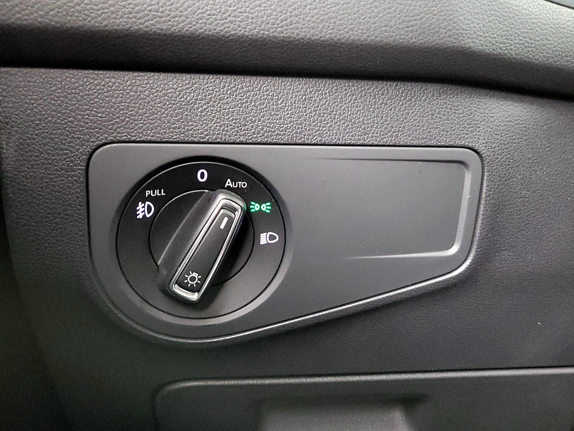 Thumbnail: 2018 Volkswagen Tiguan - 13