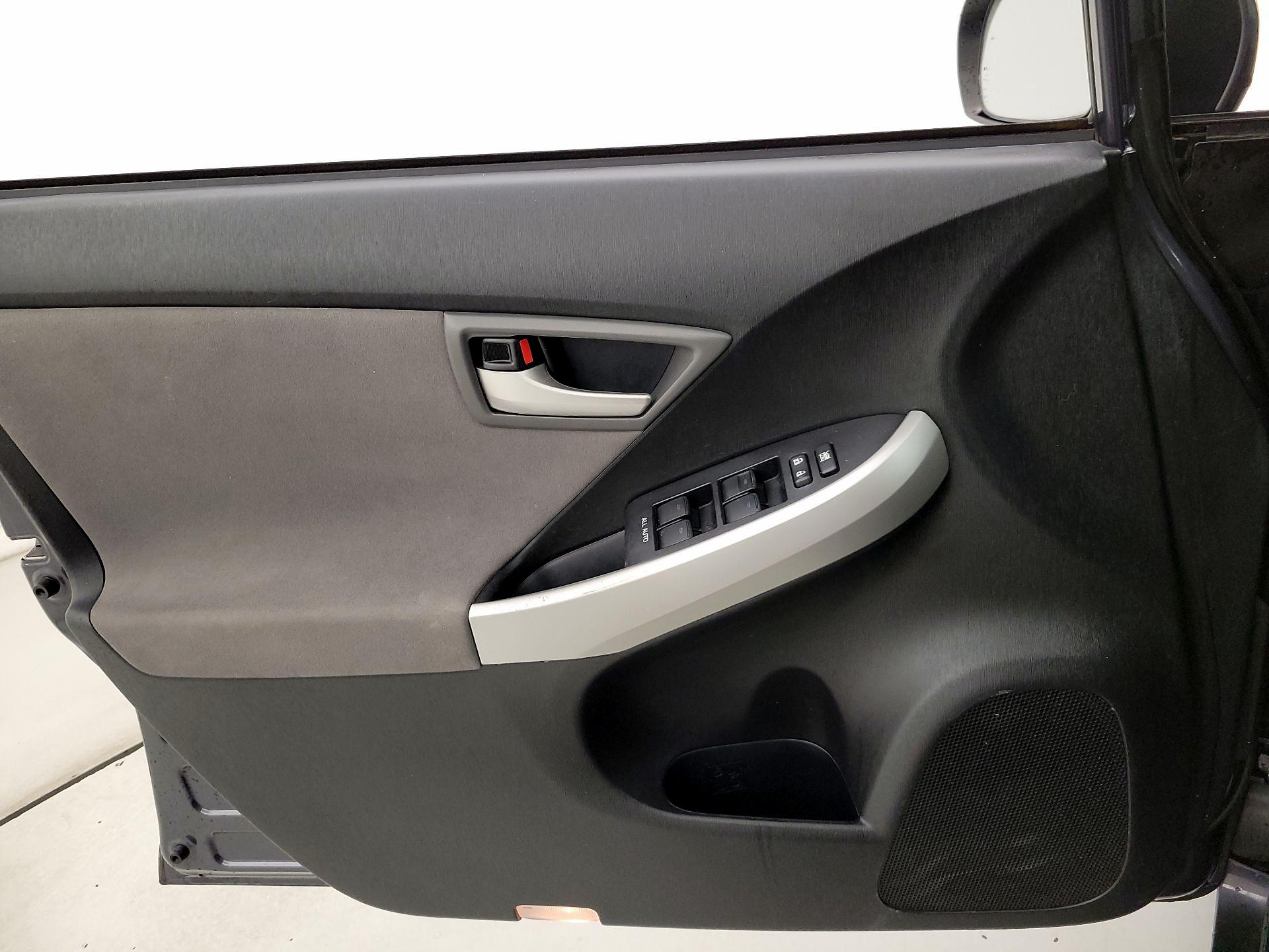 Thumbnail: 2015 Toyota Prius - 12