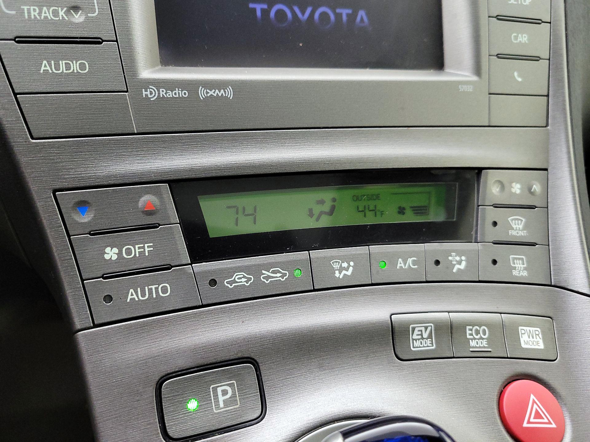 Thumbnail: 2015 Toyota Prius - 16