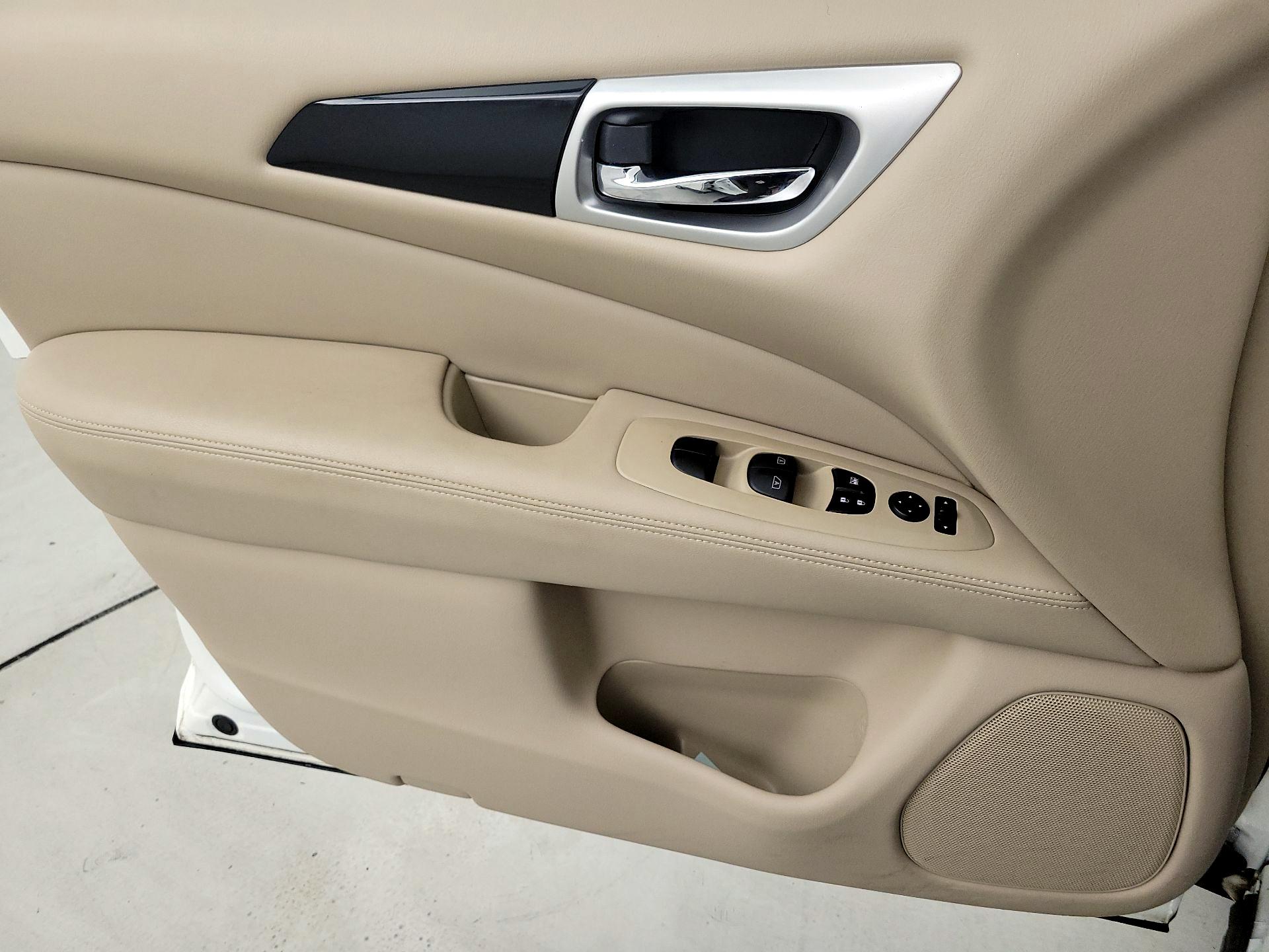 Thumbnail: 2020 Nissan Pathfinder - 12