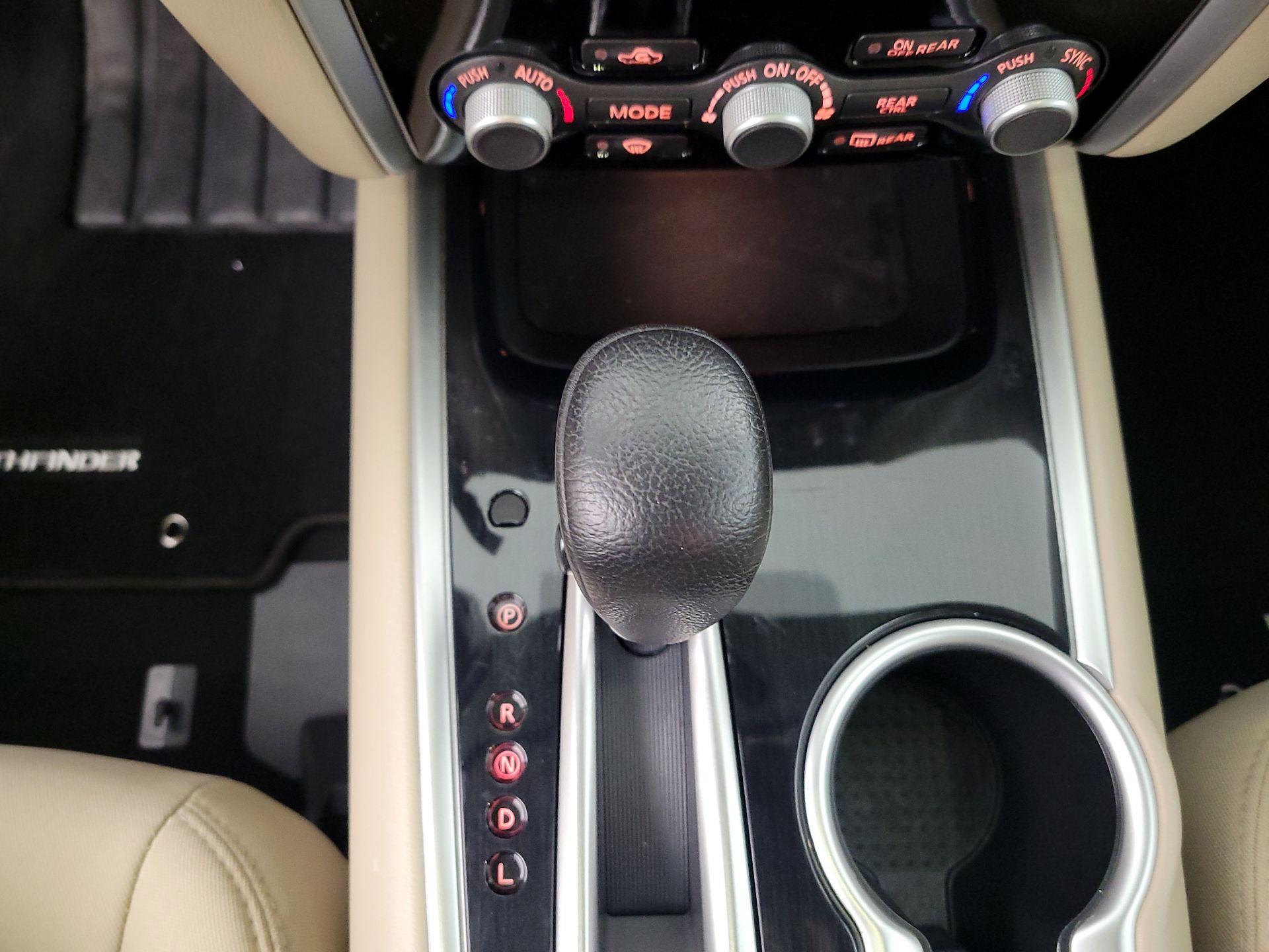 Thumbnail: 2020 Nissan Pathfinder - 17