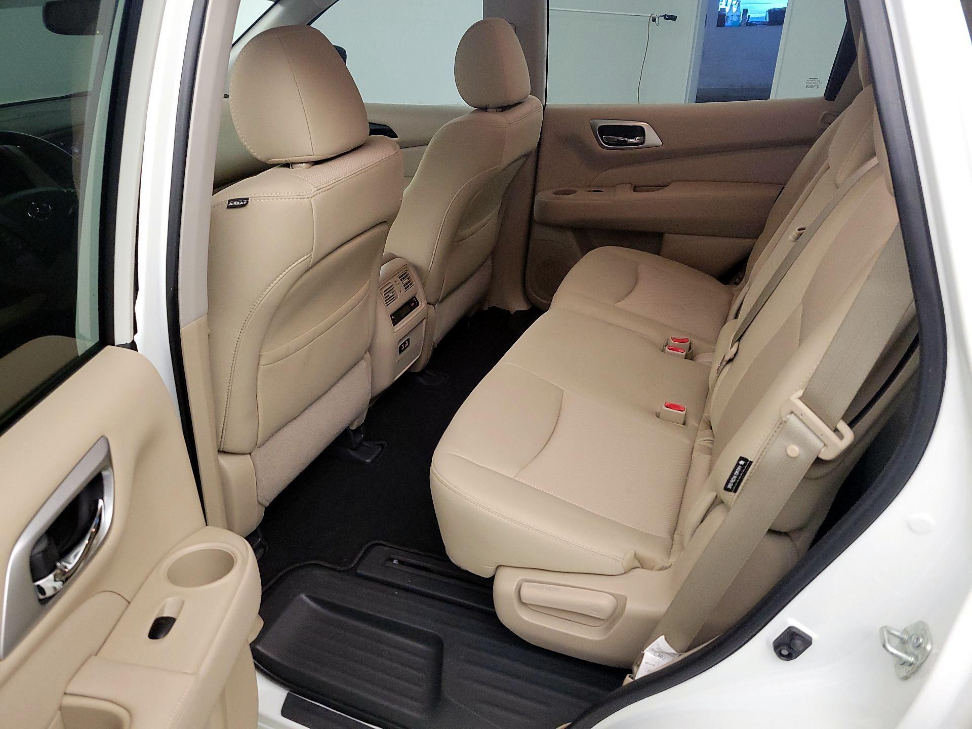 Thumbnail: 2020 Nissan Pathfinder - 19