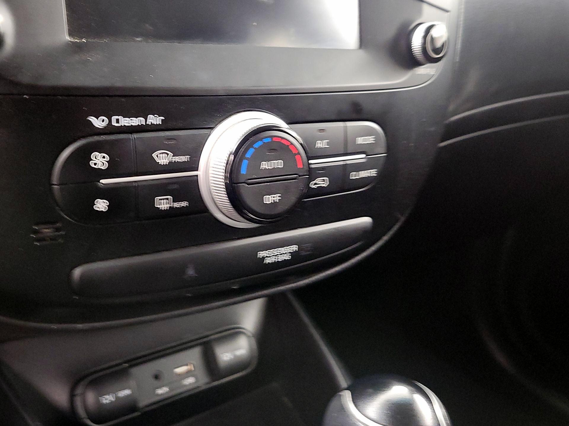 Thumbnail: 2019 Kia Soul - 16