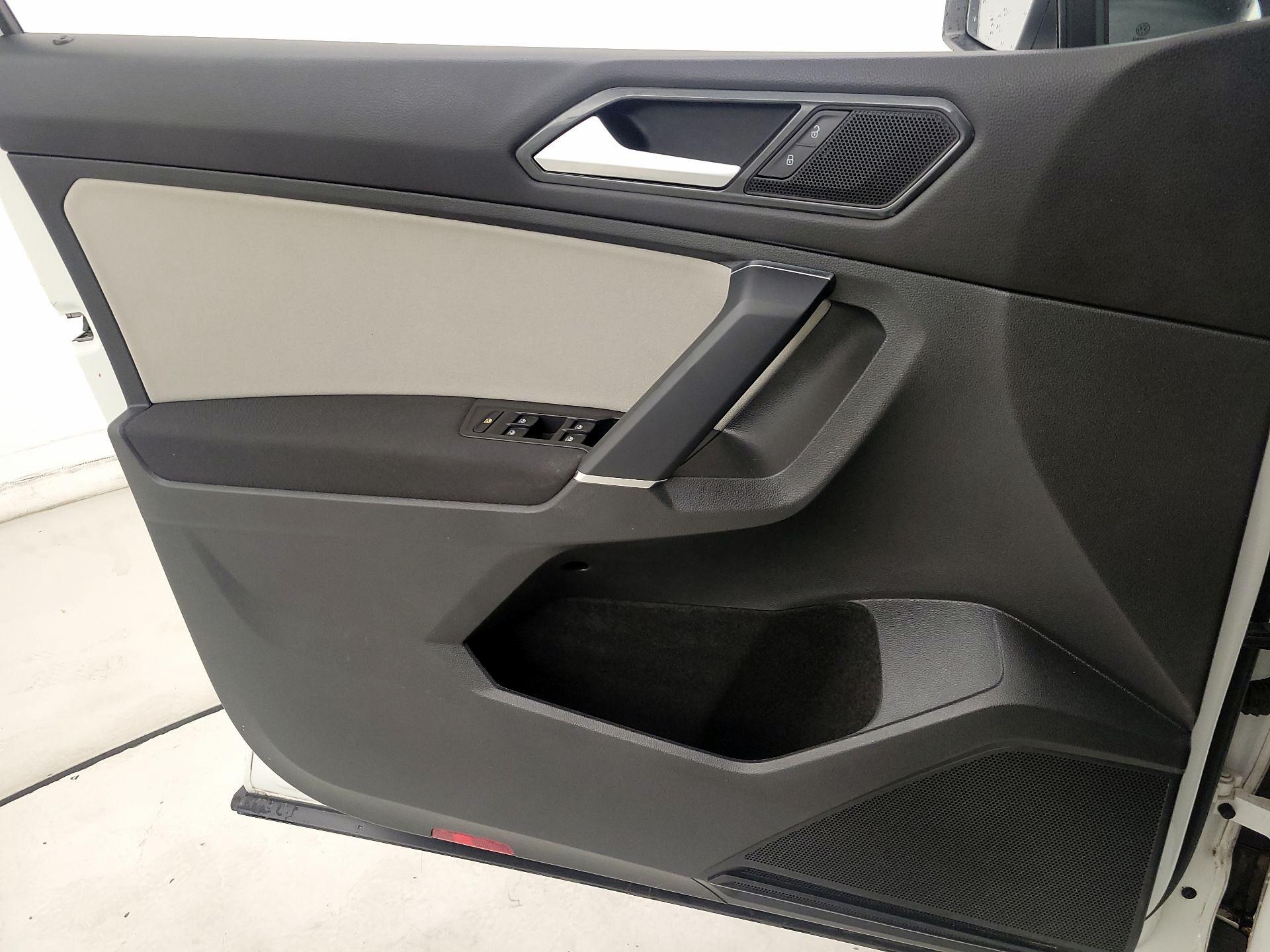 Thumbnail: 2018 Volkswagen Tiguan - 12