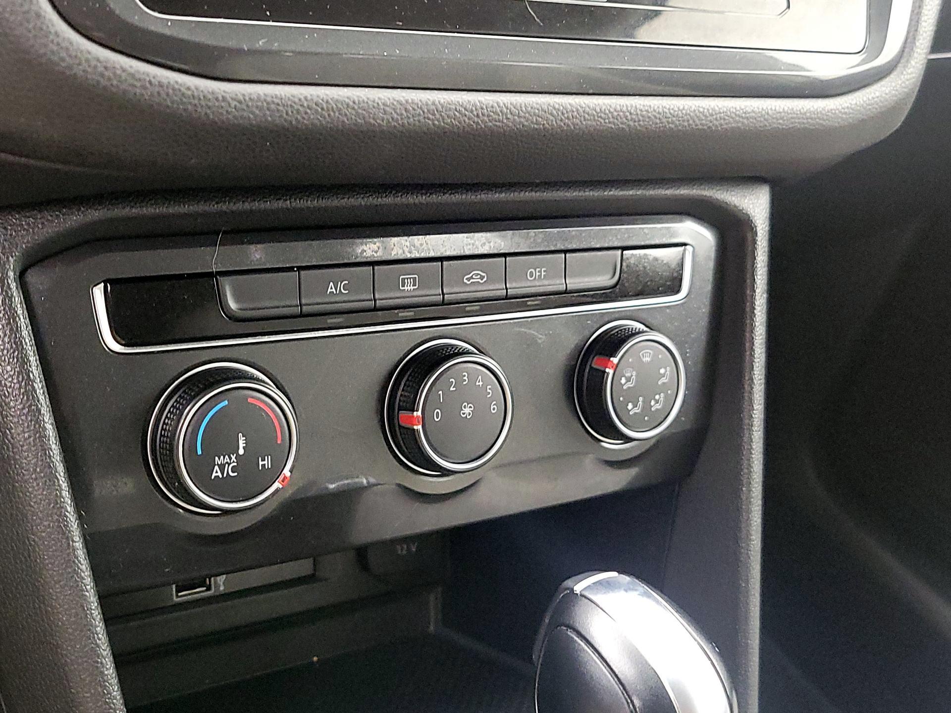 Thumbnail: 2018 Volkswagen Tiguan - 16