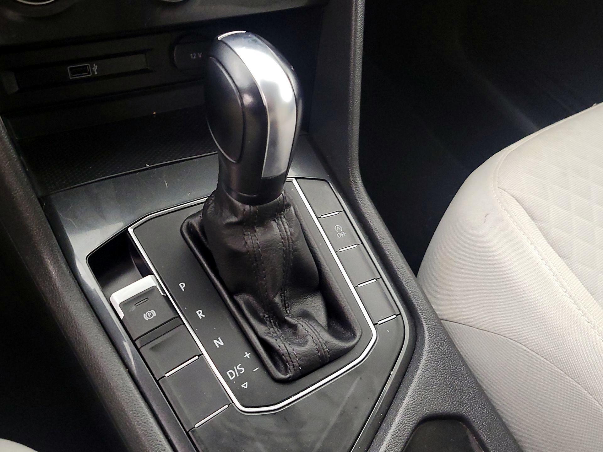 Thumbnail: 2018 Volkswagen Tiguan - 17