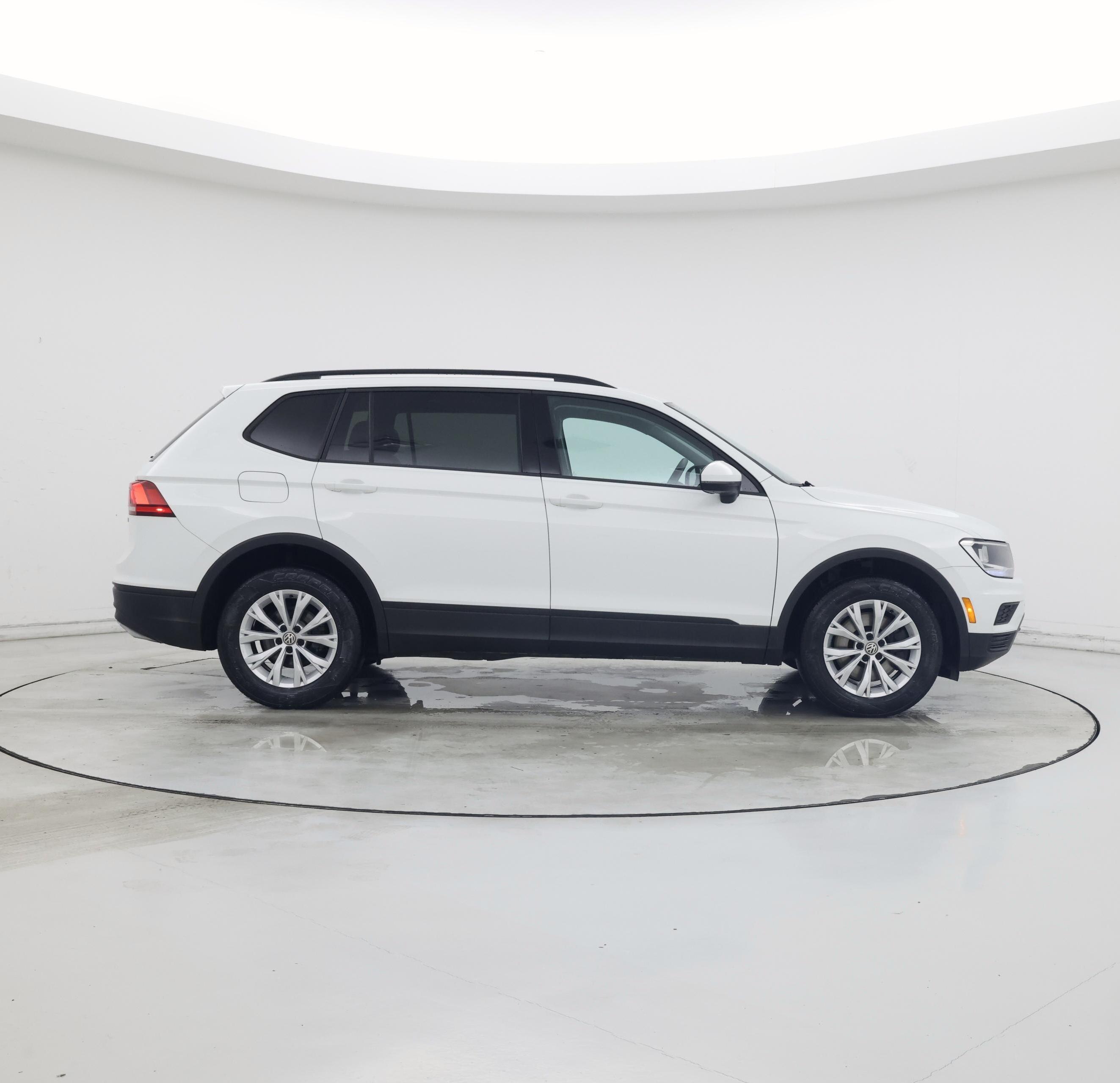 Thumbnail: 2018 Volkswagen Tiguan - 7