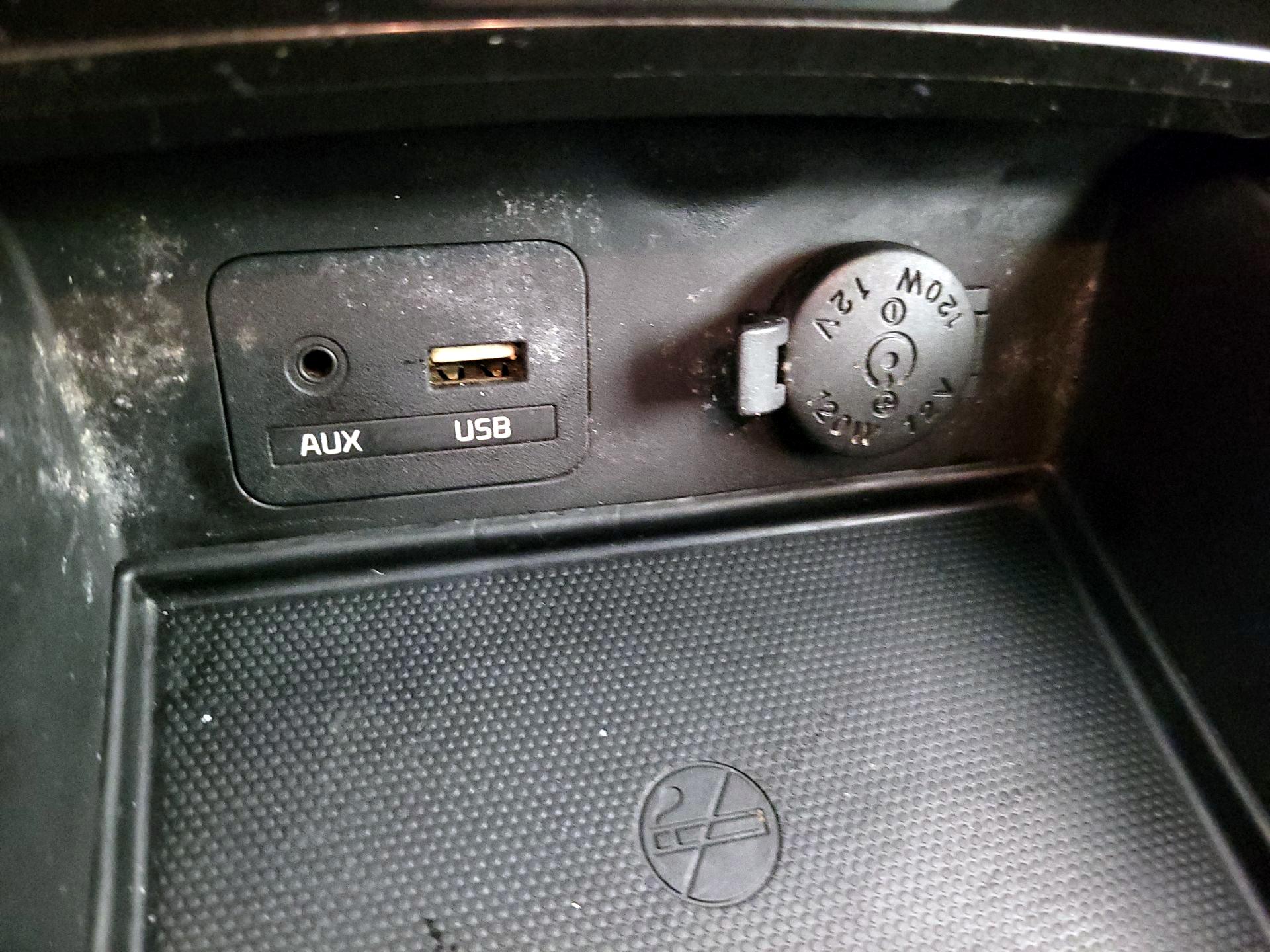 Thumbnail: 2016 Kia Cadenza - 19