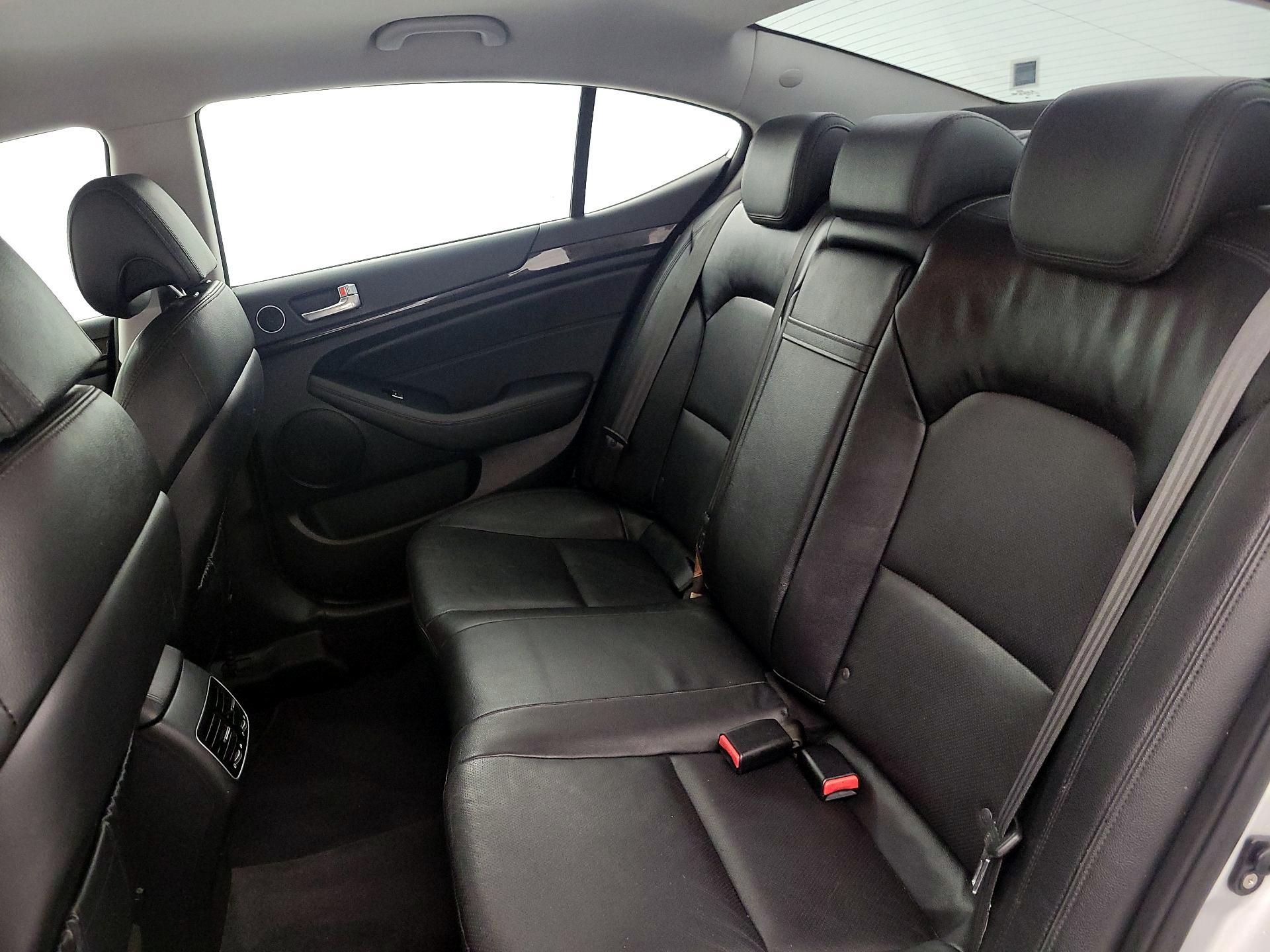 Thumbnail: 2016 Kia Cadenza - 20