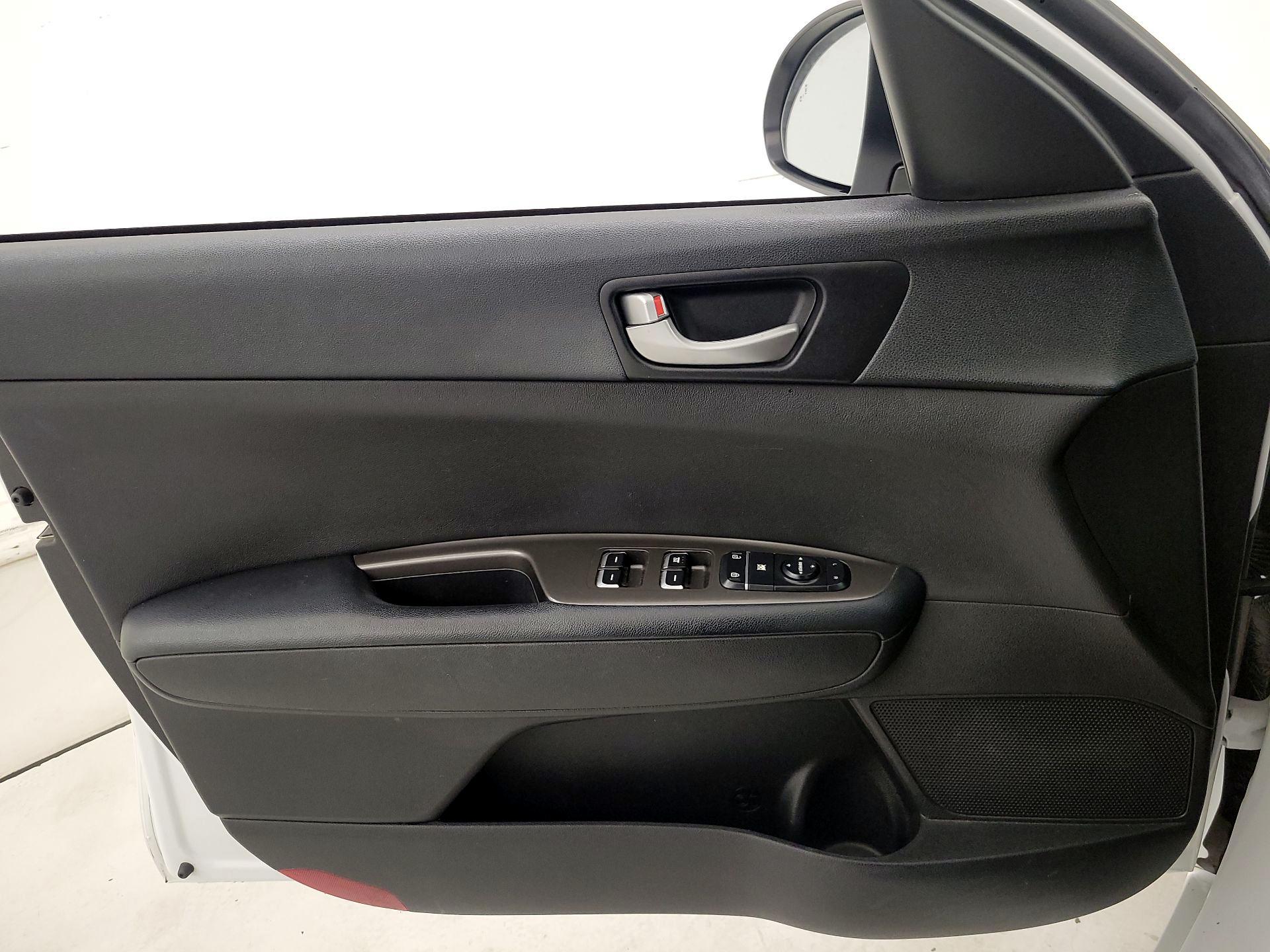 Thumbnail: 2019 Kia Optima - 12