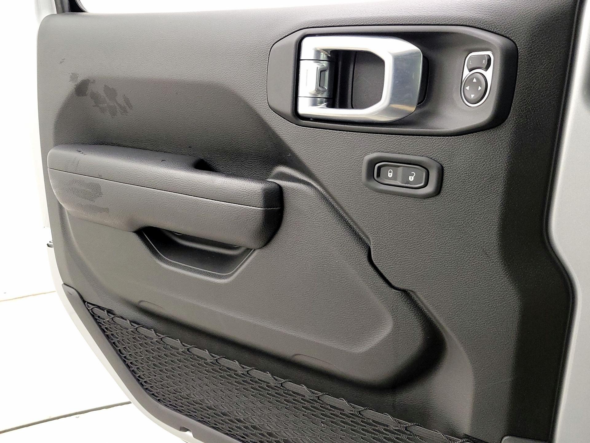 Thumbnail: 2024 Jeep Gladiator - 12