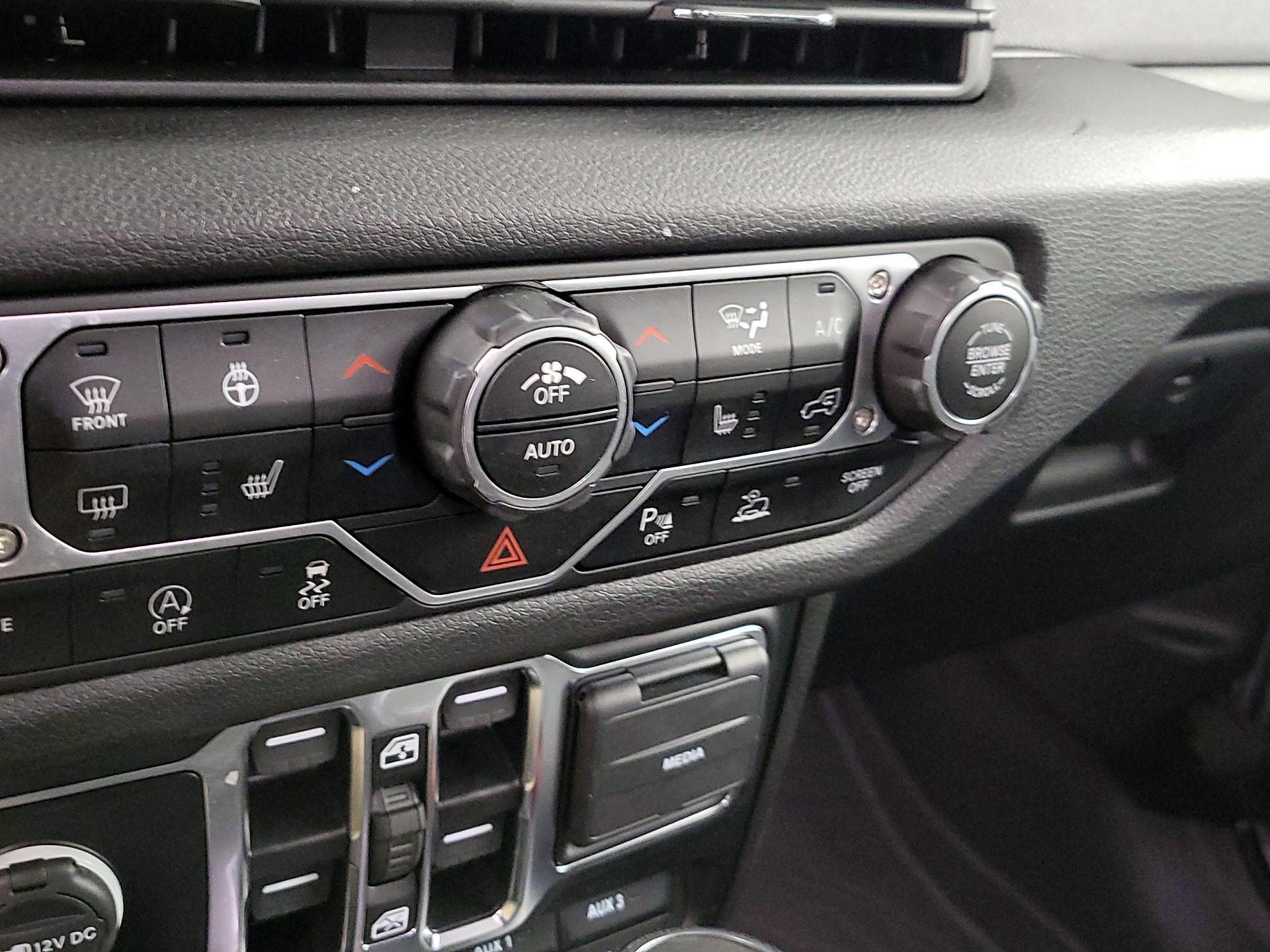 Thumbnail: 2024 Jeep Gladiator - 17