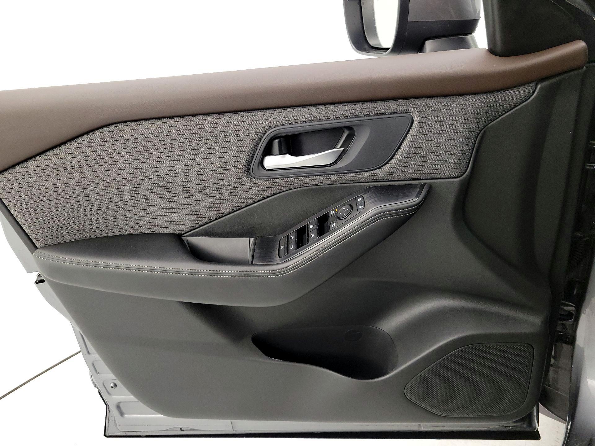 Thumbnail: 2023 Nissan Rogue - 12