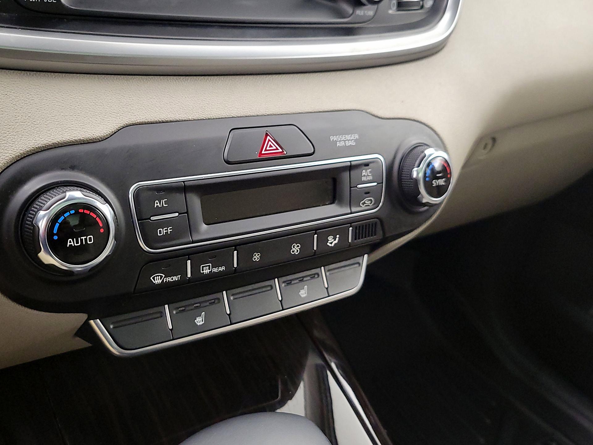 Thumbnail: 2020 Kia Sorento - 16