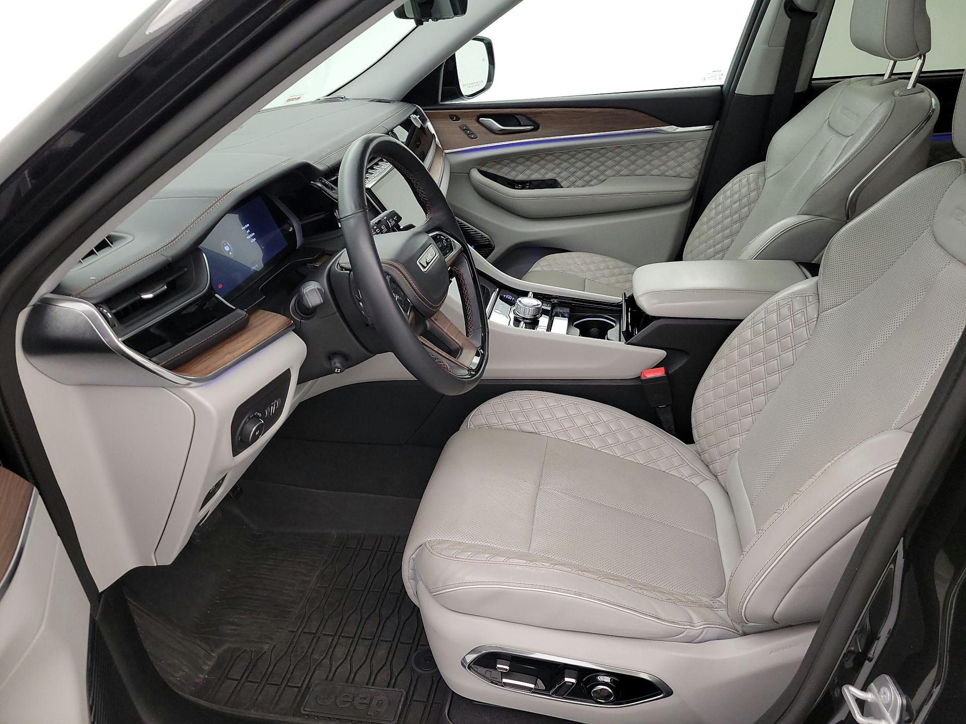 Thumbnail: 2022 Jeep Grand Cherokee - 11