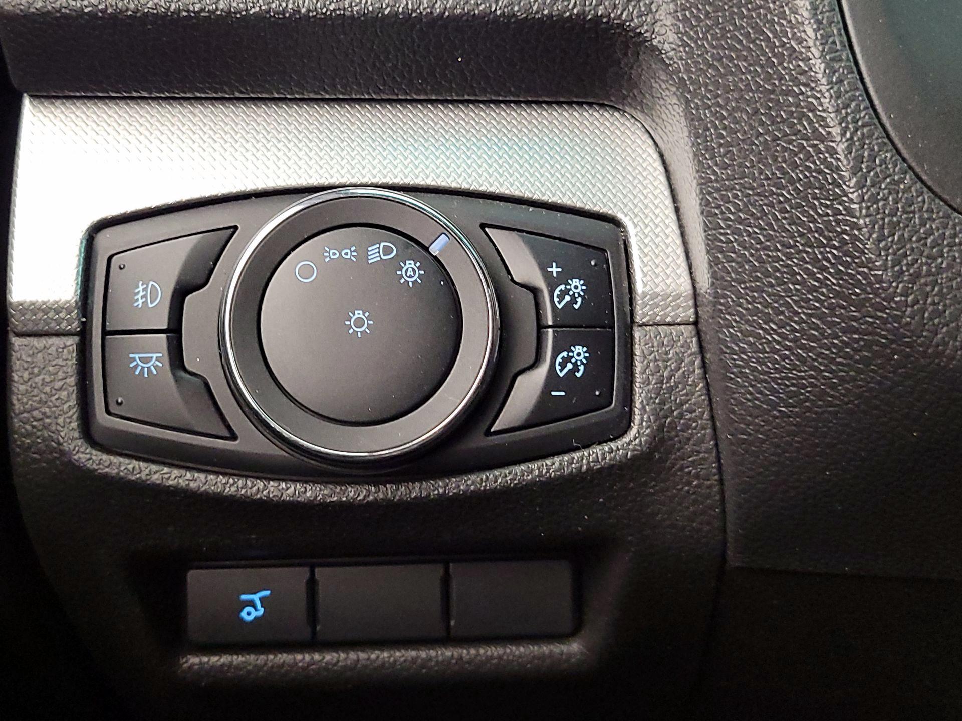 Thumbnail: 2014 Ford Explorer - 13