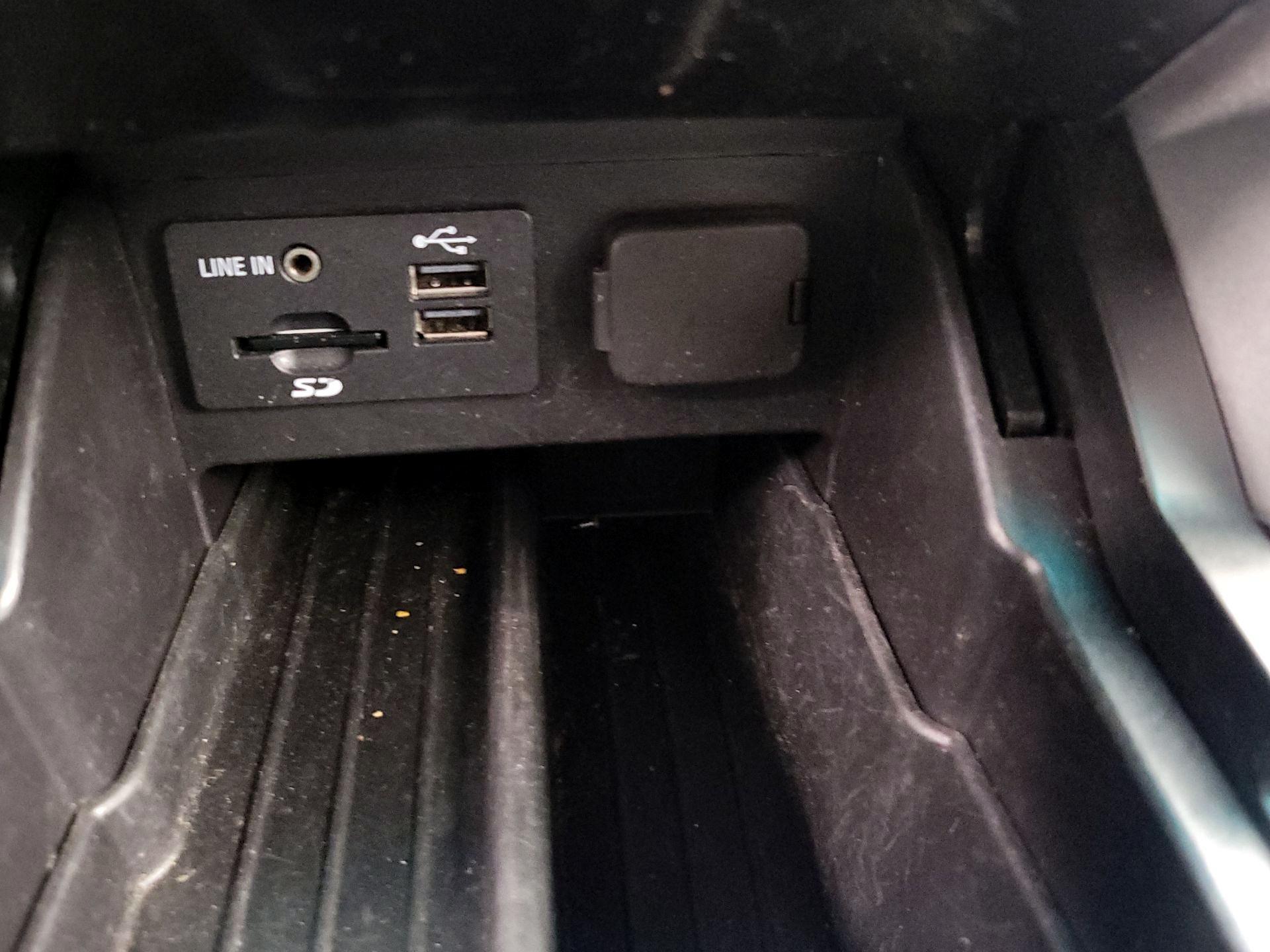 Thumbnail: 2014 Ford Explorer - 19