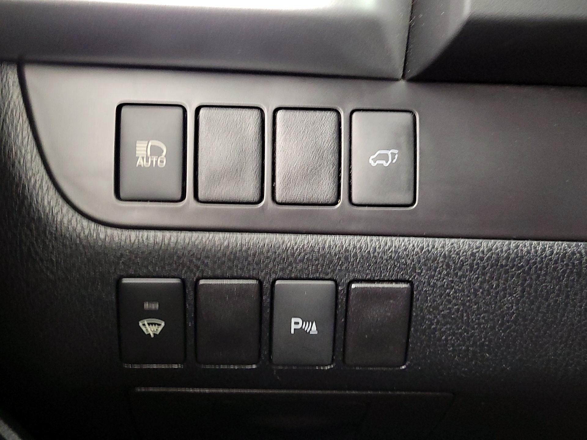 Thumbnail: 2018 Toyota Highlander - 13