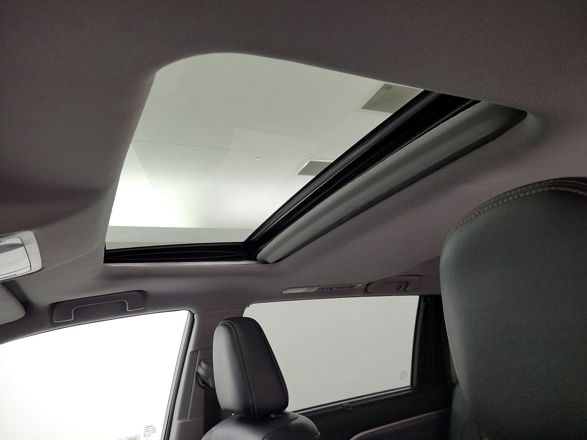 Thumbnail: 2018 Toyota Highlander - 20