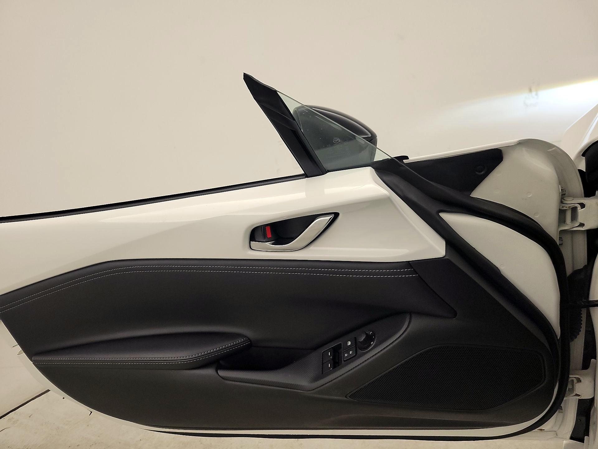 Thumbnail: 2020 Mazda MX-5 Miata - 12