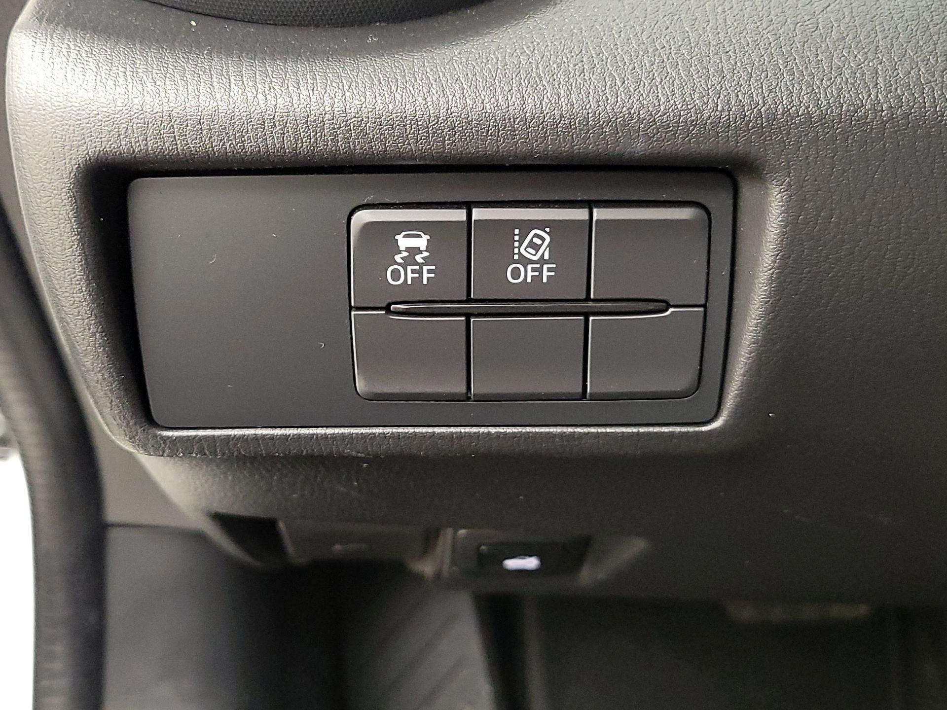 Thumbnail: 2020 Mazda MX-5 Miata - 13