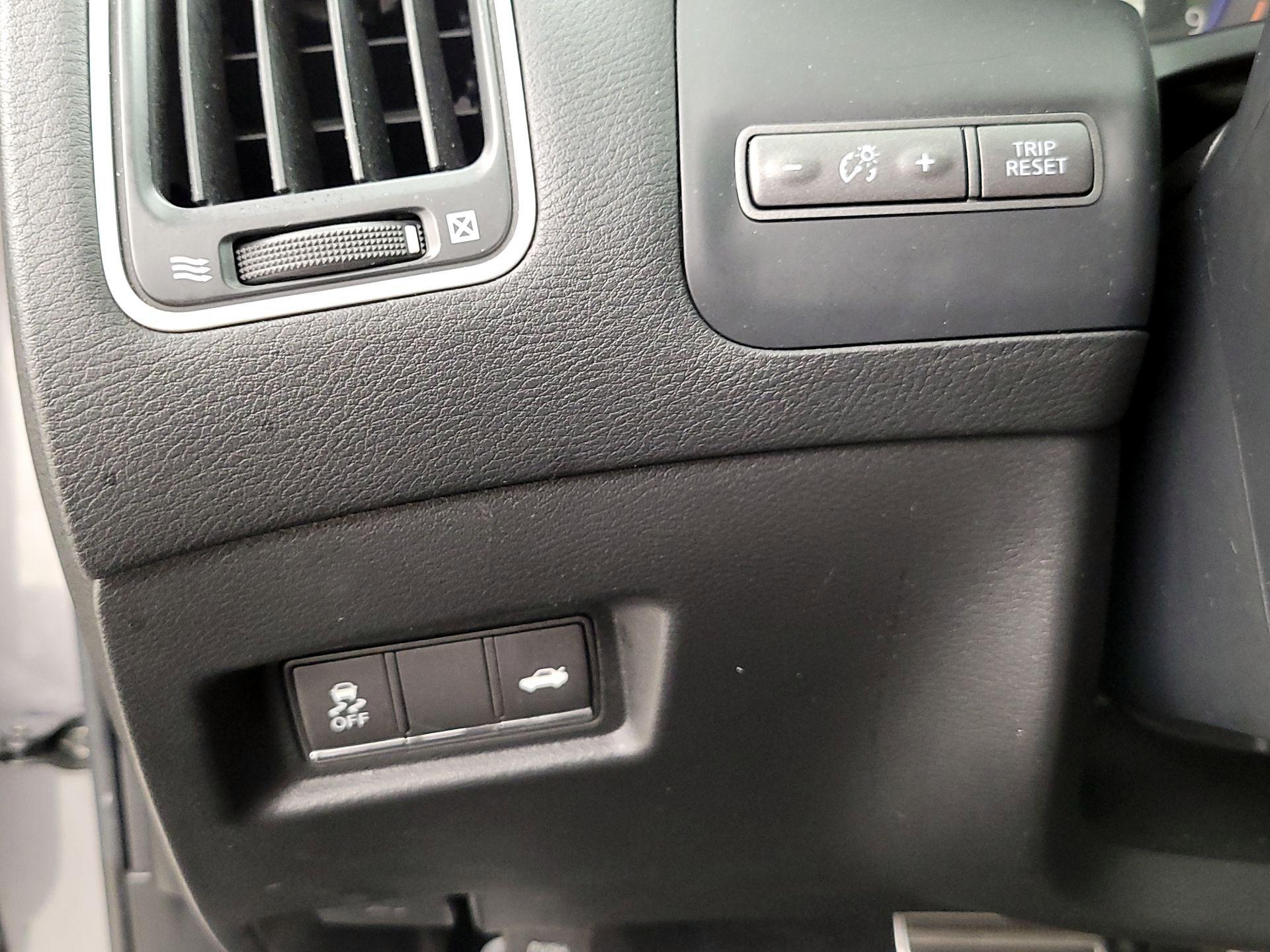 Thumbnail: 2014 INFINITI Q50 - 13