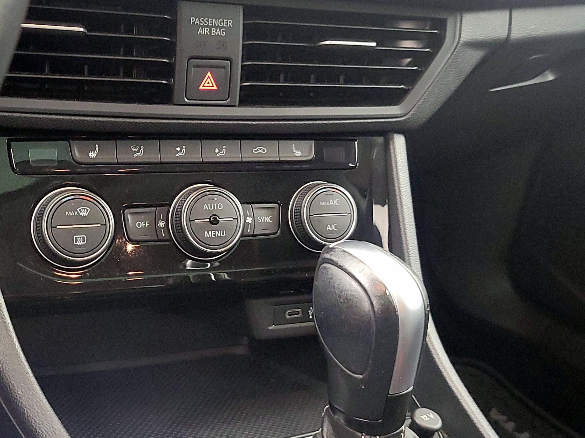 Thumbnail: 2021 Volkswagen Jetta - 16