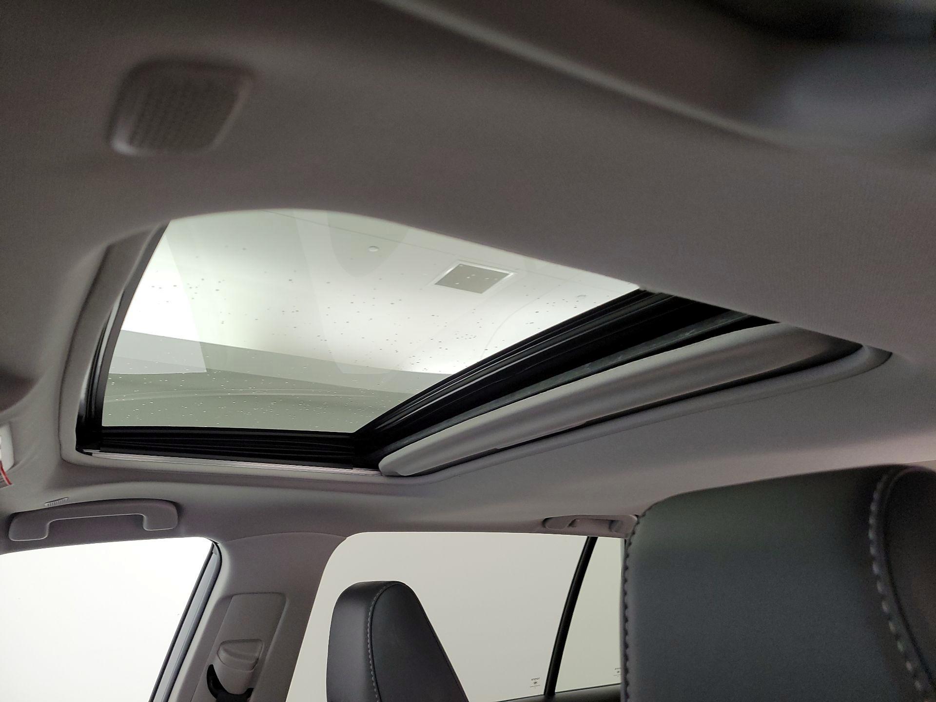 Thumbnail: 2023 Toyota RAV4 - 20