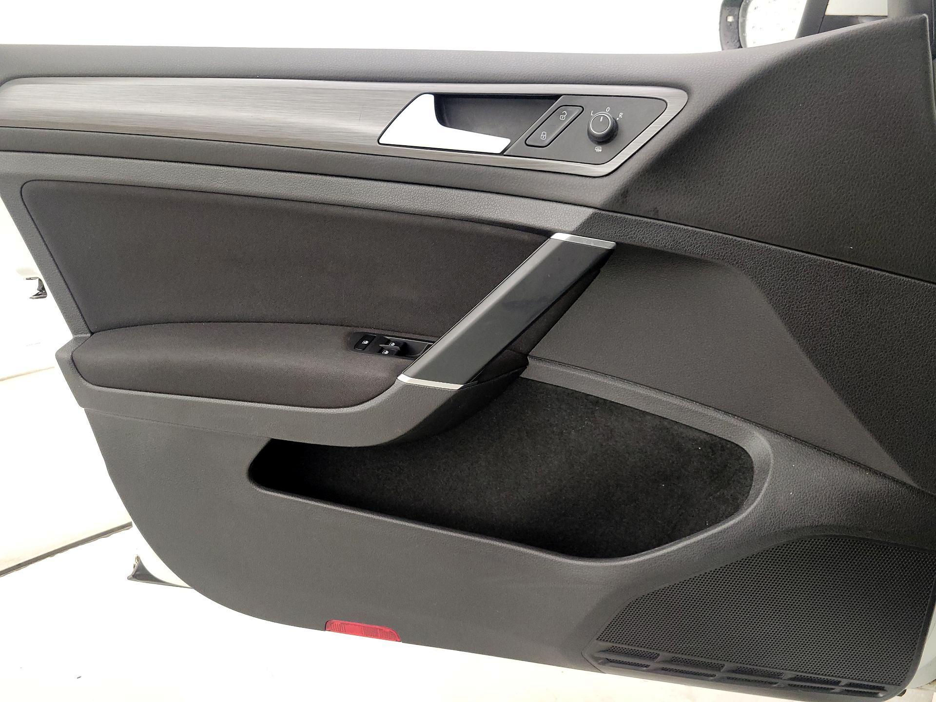 Thumbnail: 2019 Volkswagen Golf - 12