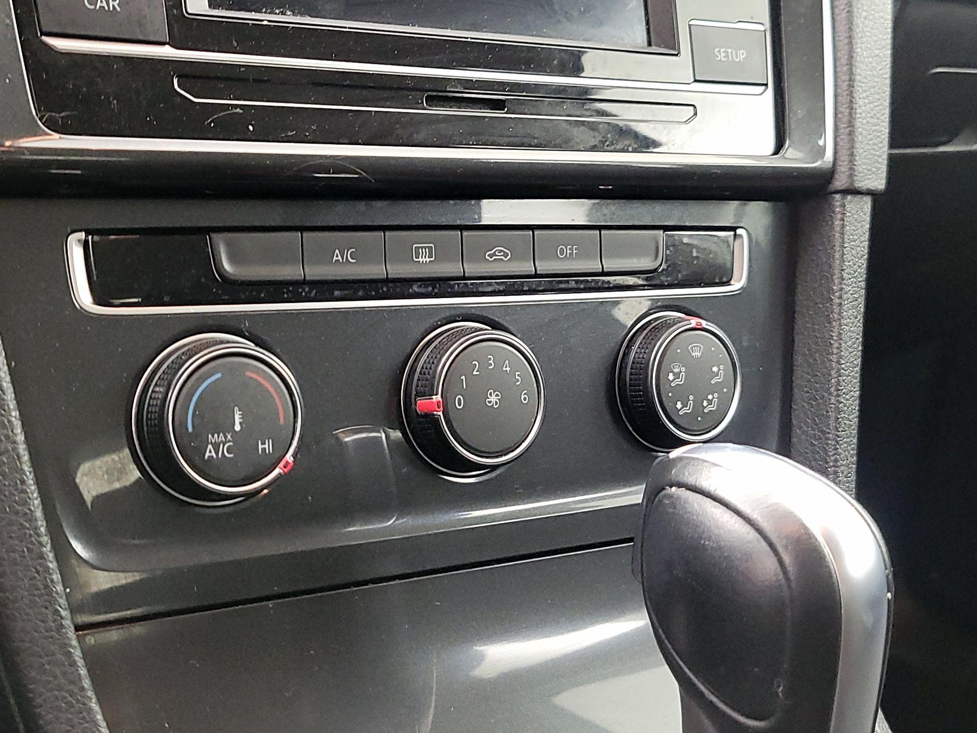 Thumbnail: 2019 Volkswagen Golf - 16