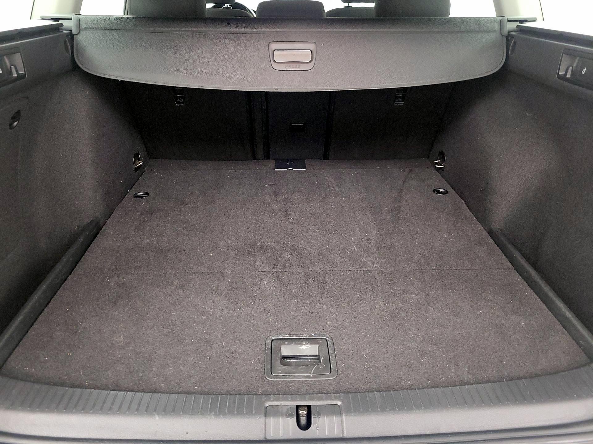 Thumbnail: 2019 Volkswagen Golf - 20