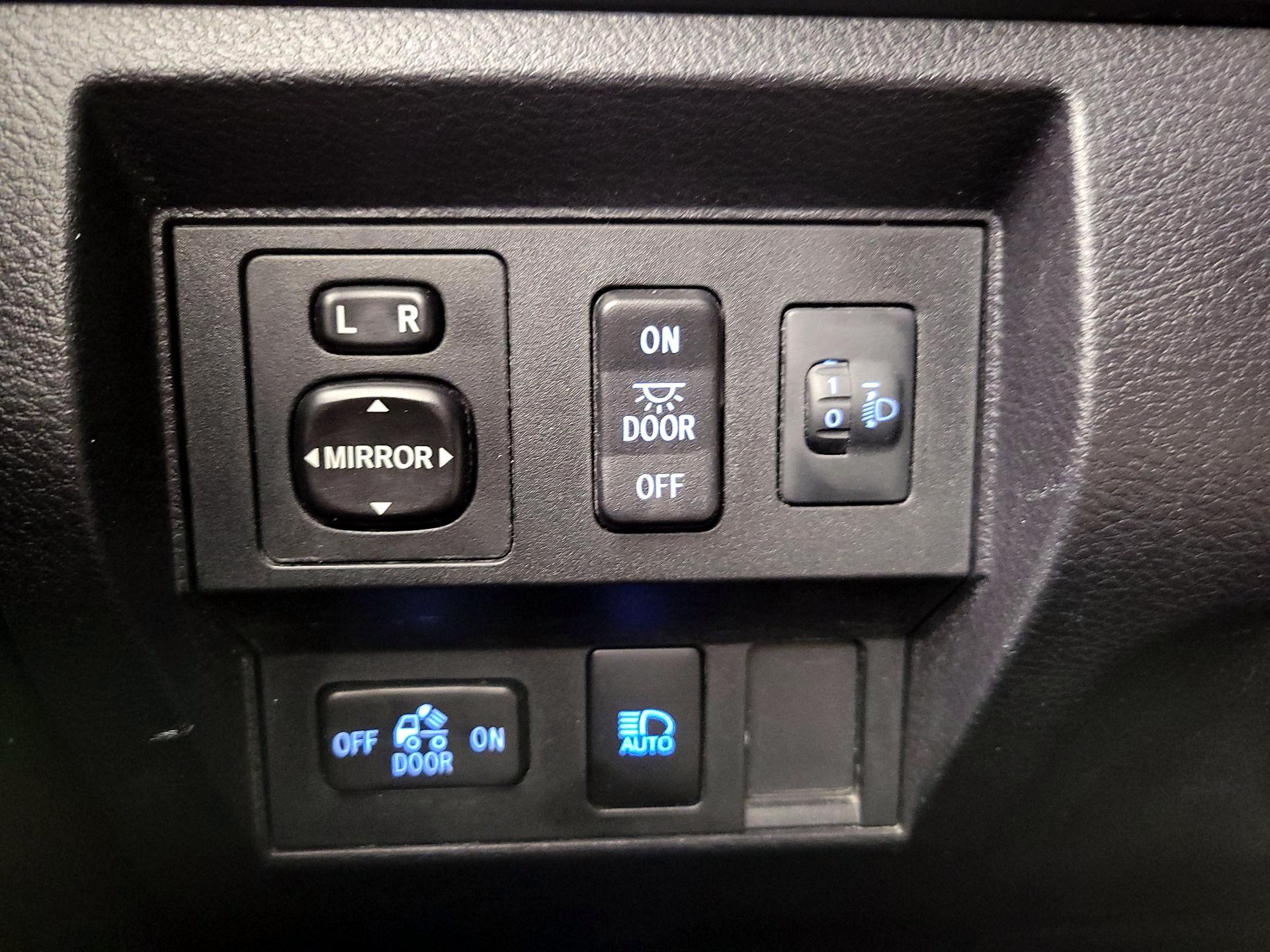 Thumbnail: 2021 Toyota Tundra - 13