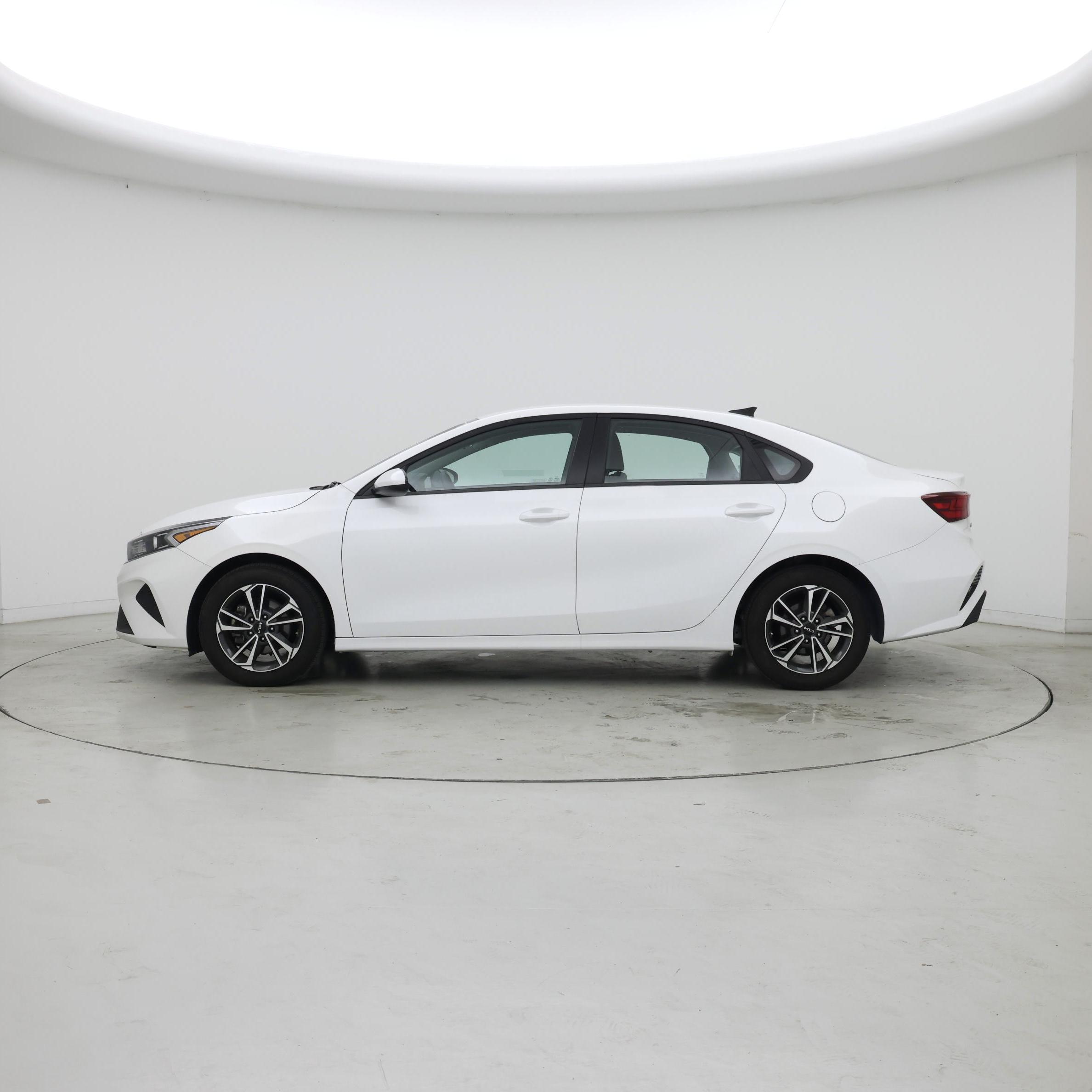 Thumbnail: 2024 Kia Forte - 3