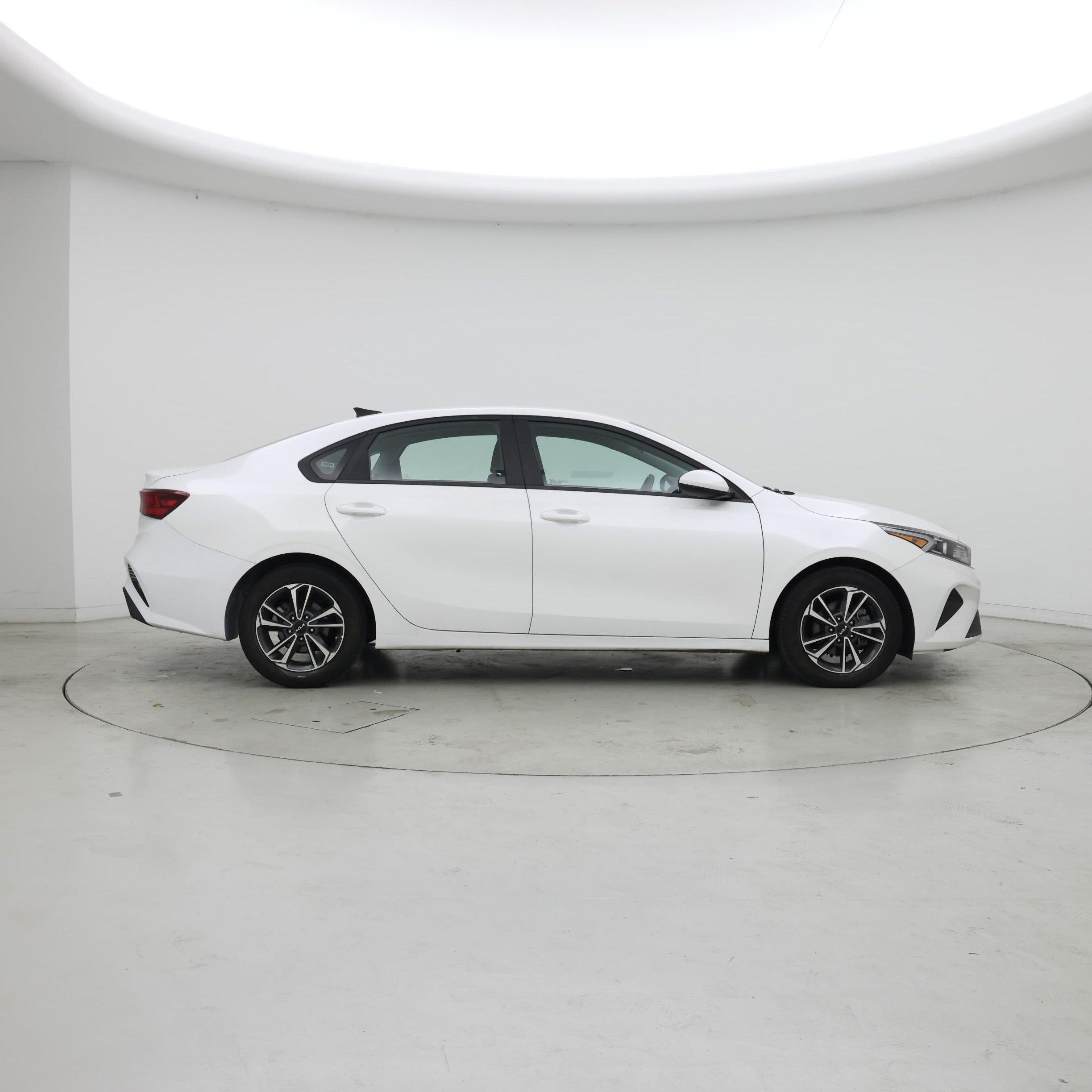 Thumbnail: 2024 Kia Forte - 7