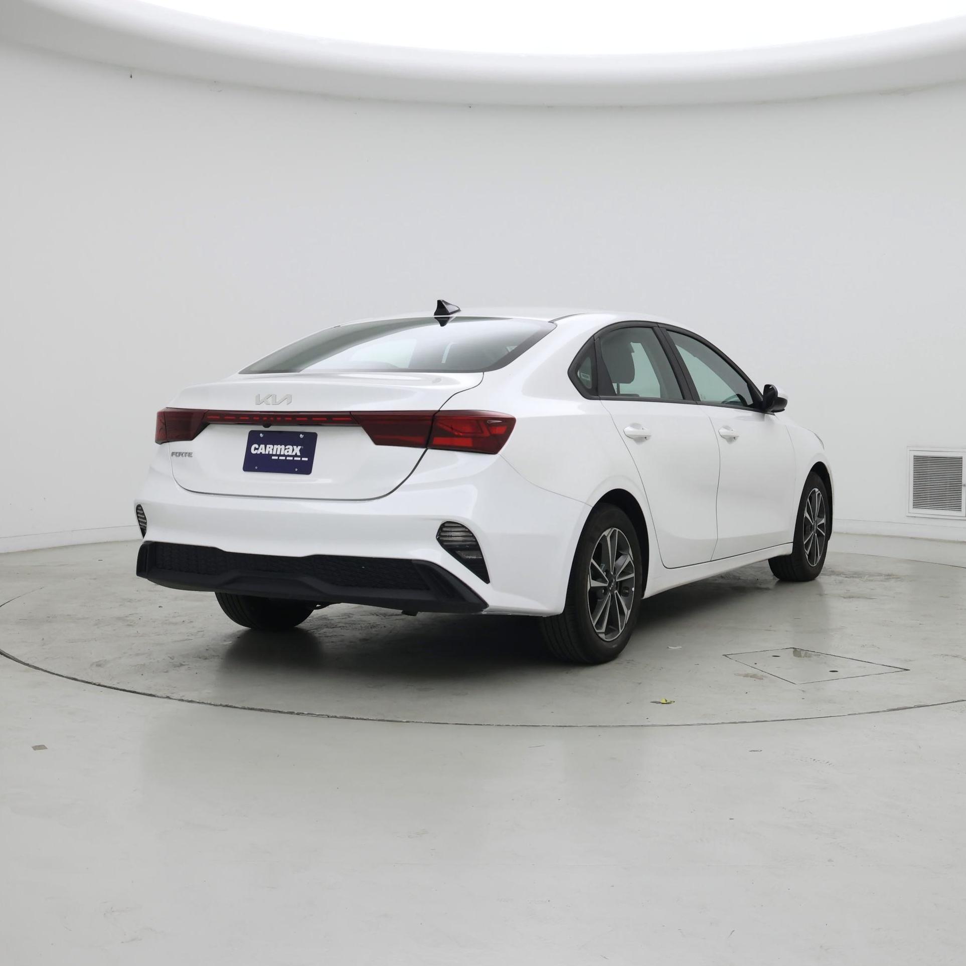 Thumbnail: 2024 Kia Forte - 8