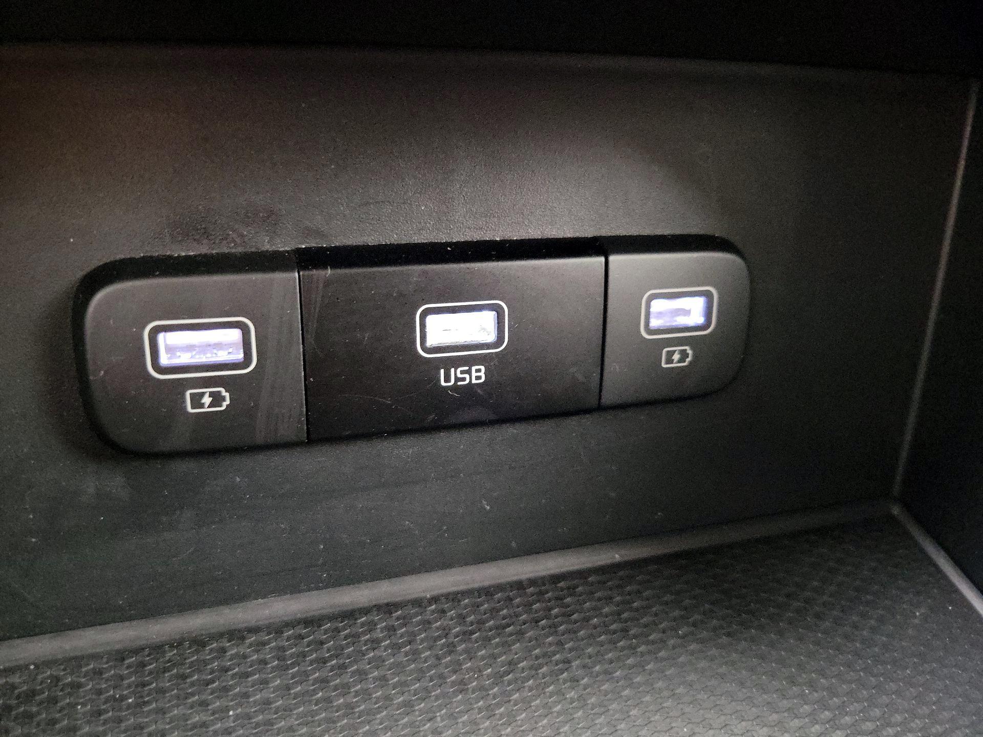 Thumbnail: 2024 Kia Carnival - 18