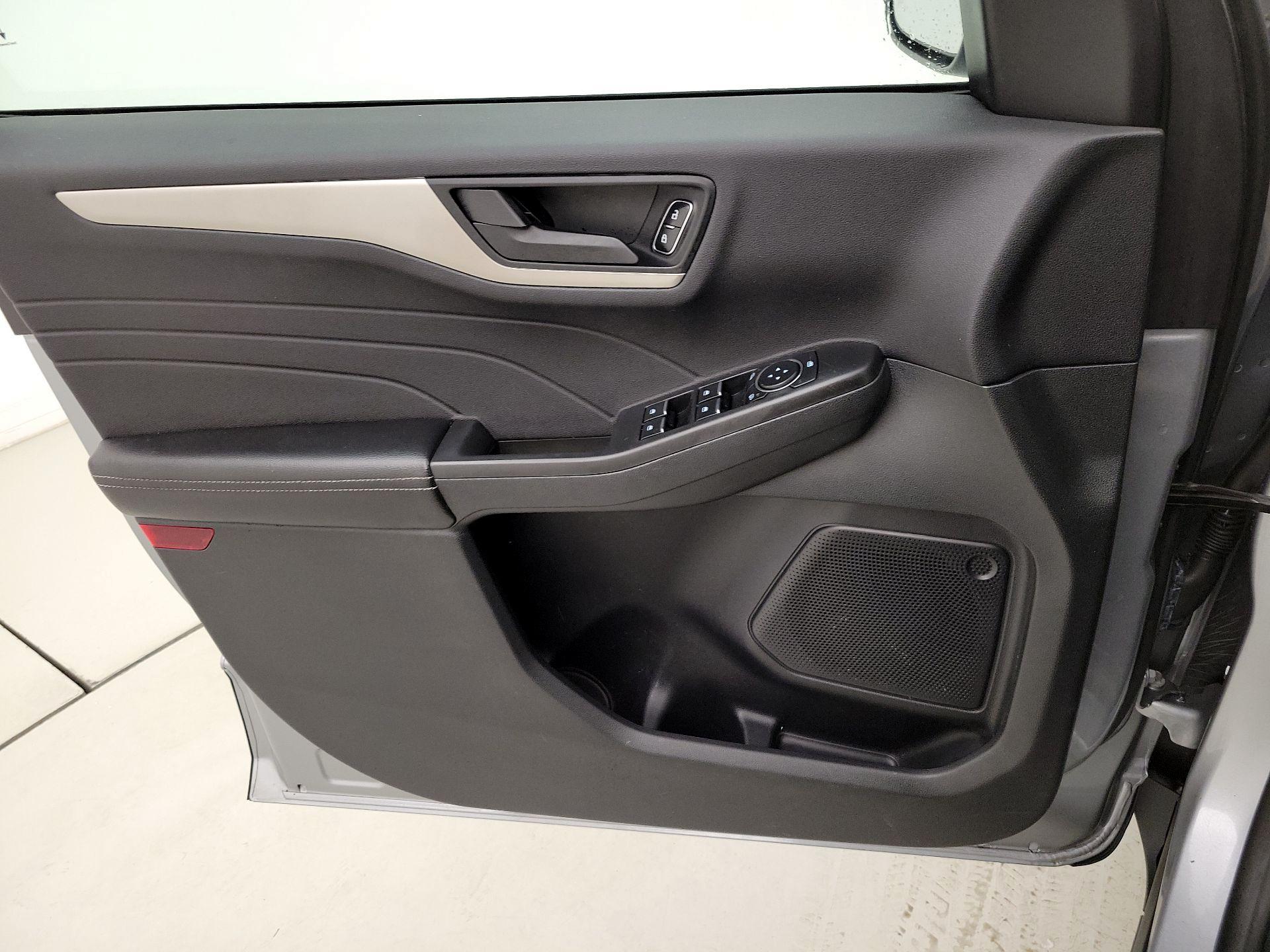 Thumbnail: 2022 Ford Escape - 12