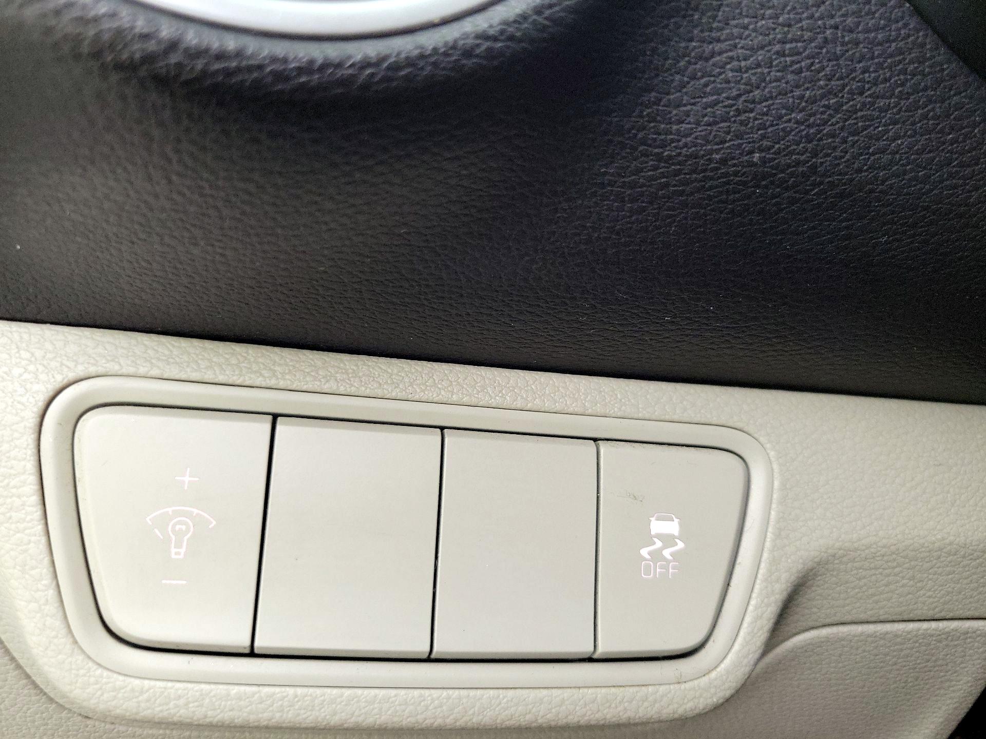 Thumbnail: 2022 Kia Forte - 13