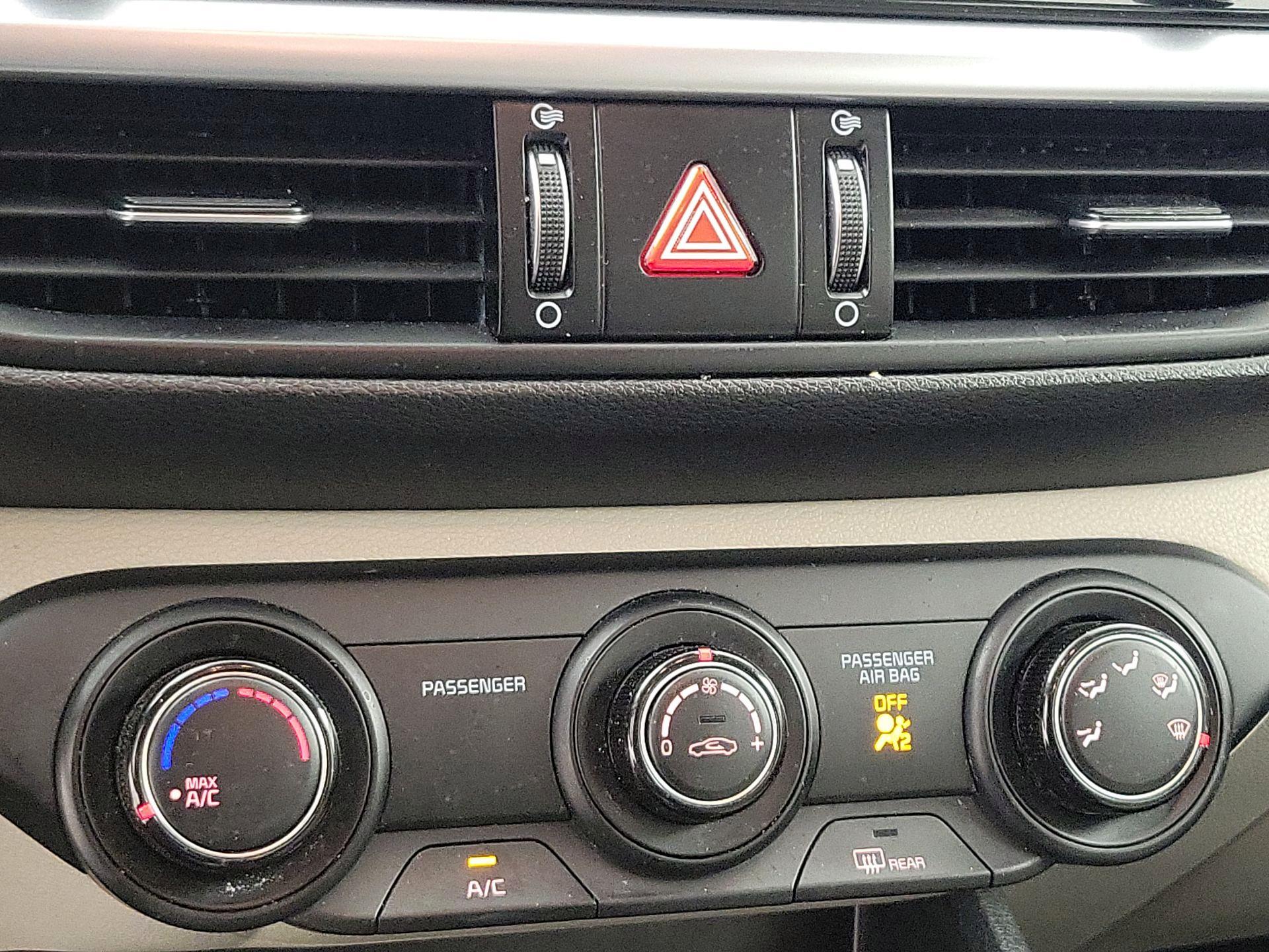 Thumbnail: 2022 Kia Forte - 16