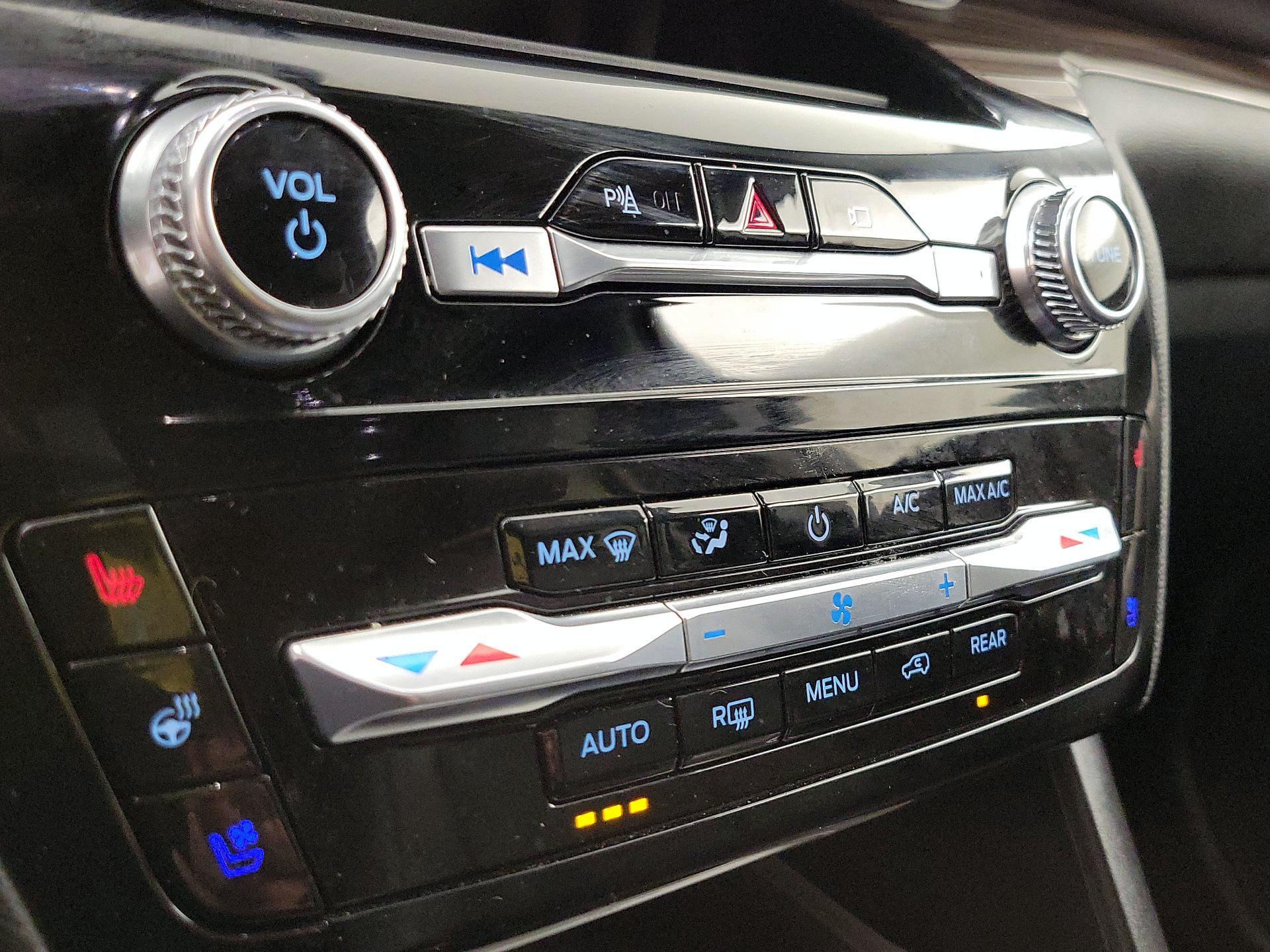 Thumbnail: 2022 Ford Explorer - 17