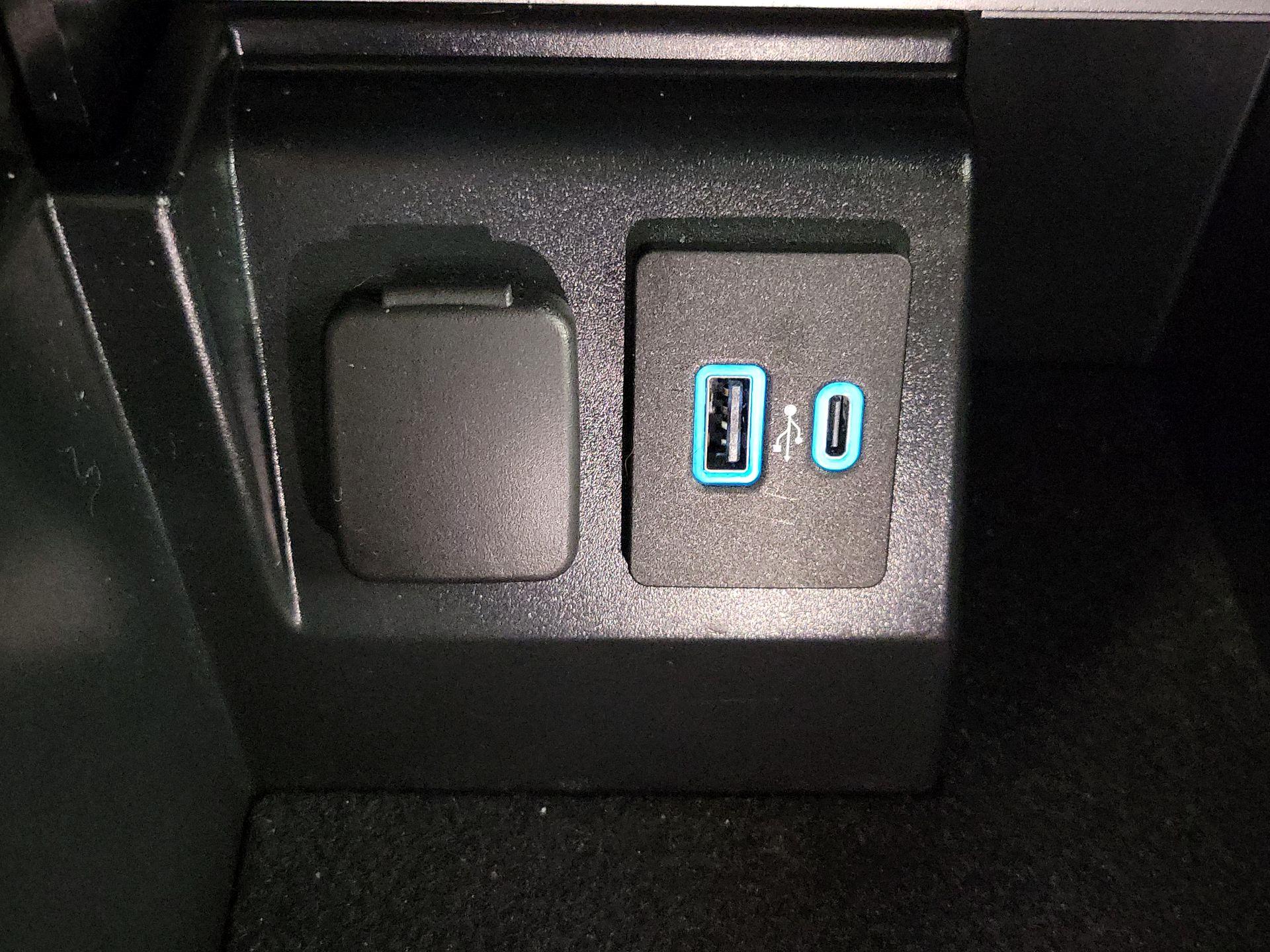 Thumbnail: 2022 Ford Explorer - 19