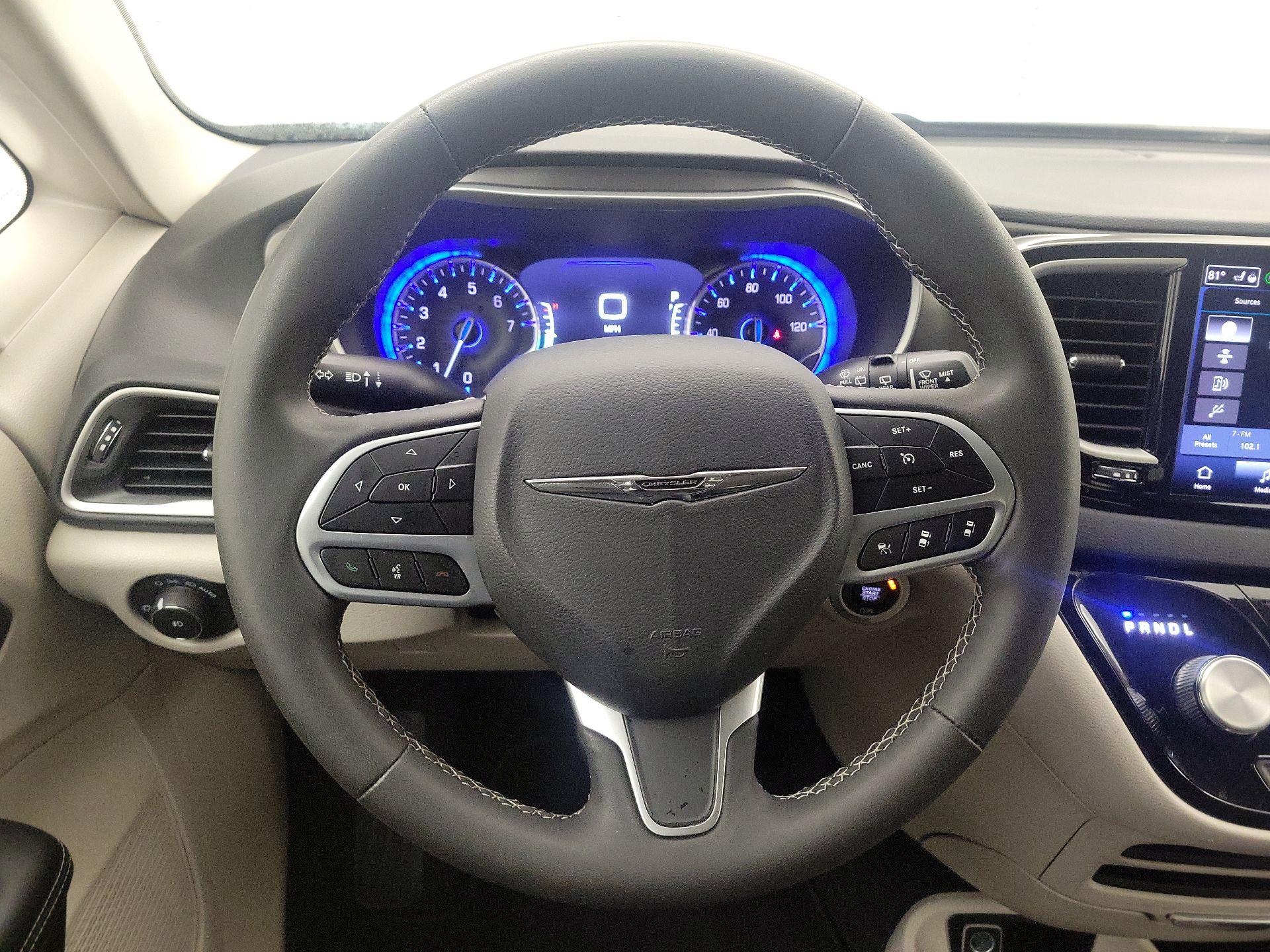 Thumbnail: 2023 Chrysler Pacifica - 10