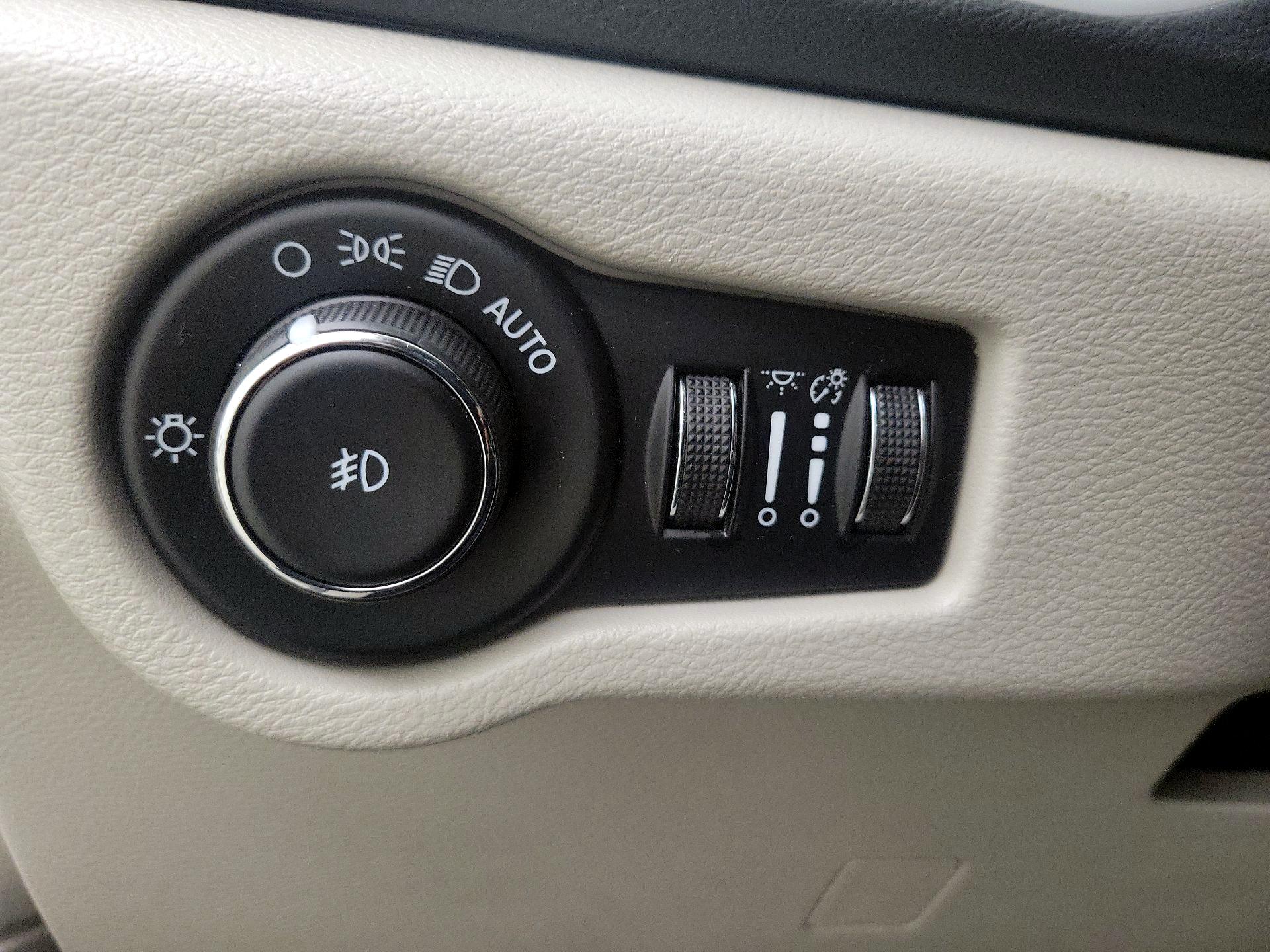 Thumbnail: 2023 Chrysler Pacifica - 13