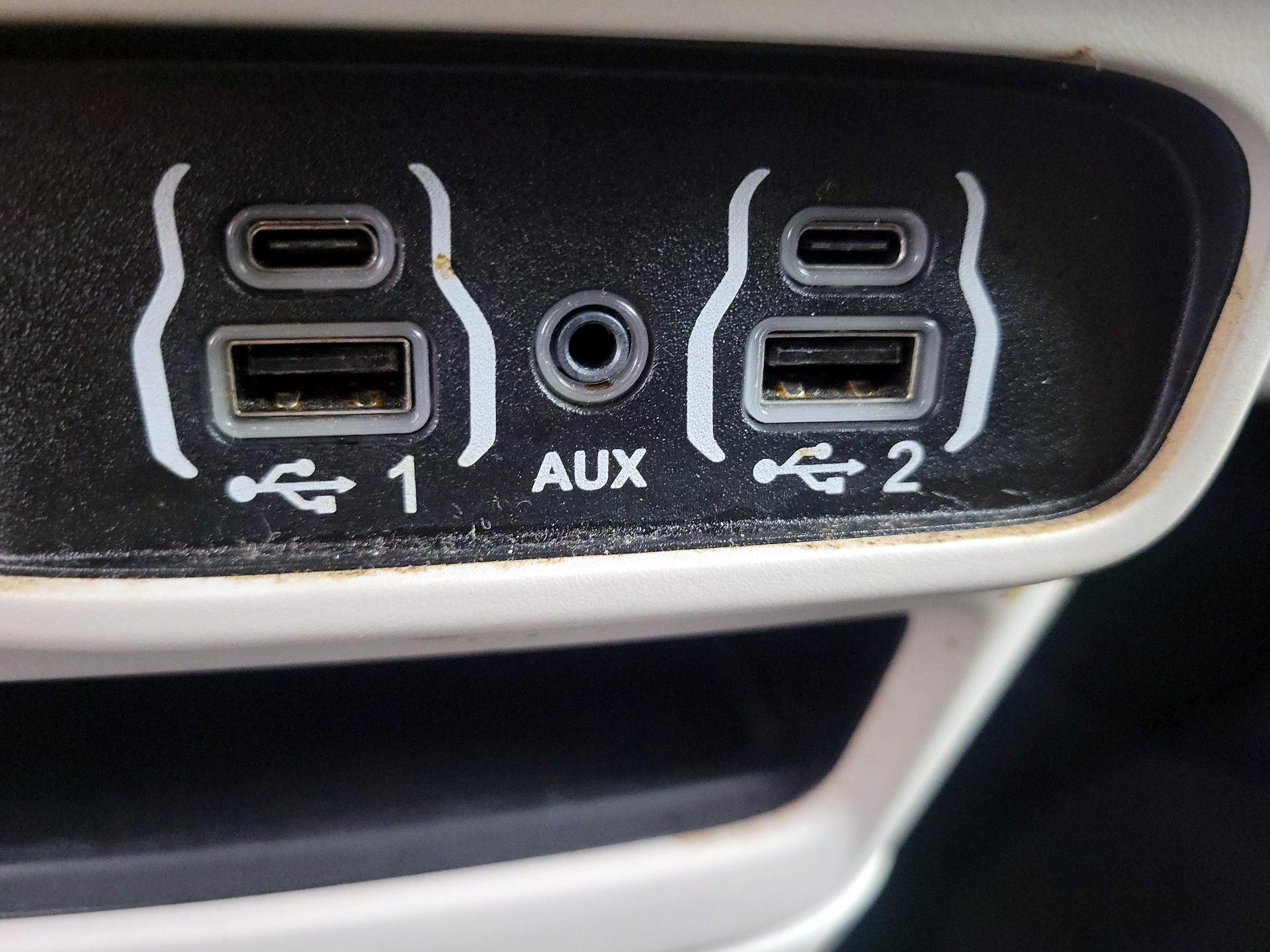 Thumbnail: 2023 Chrysler Pacifica - 18