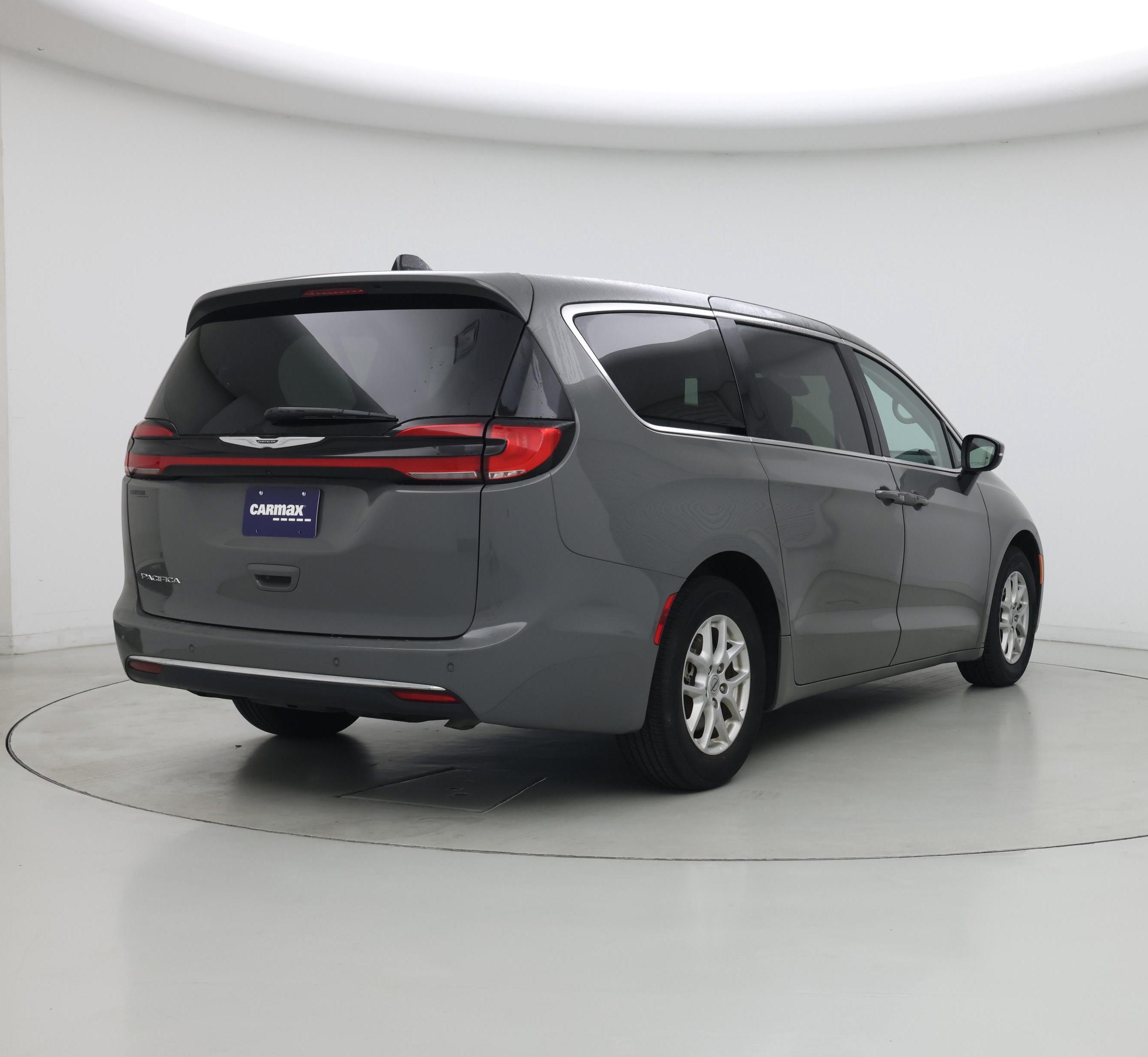 Thumbnail: 2023 Chrysler Pacifica - 8